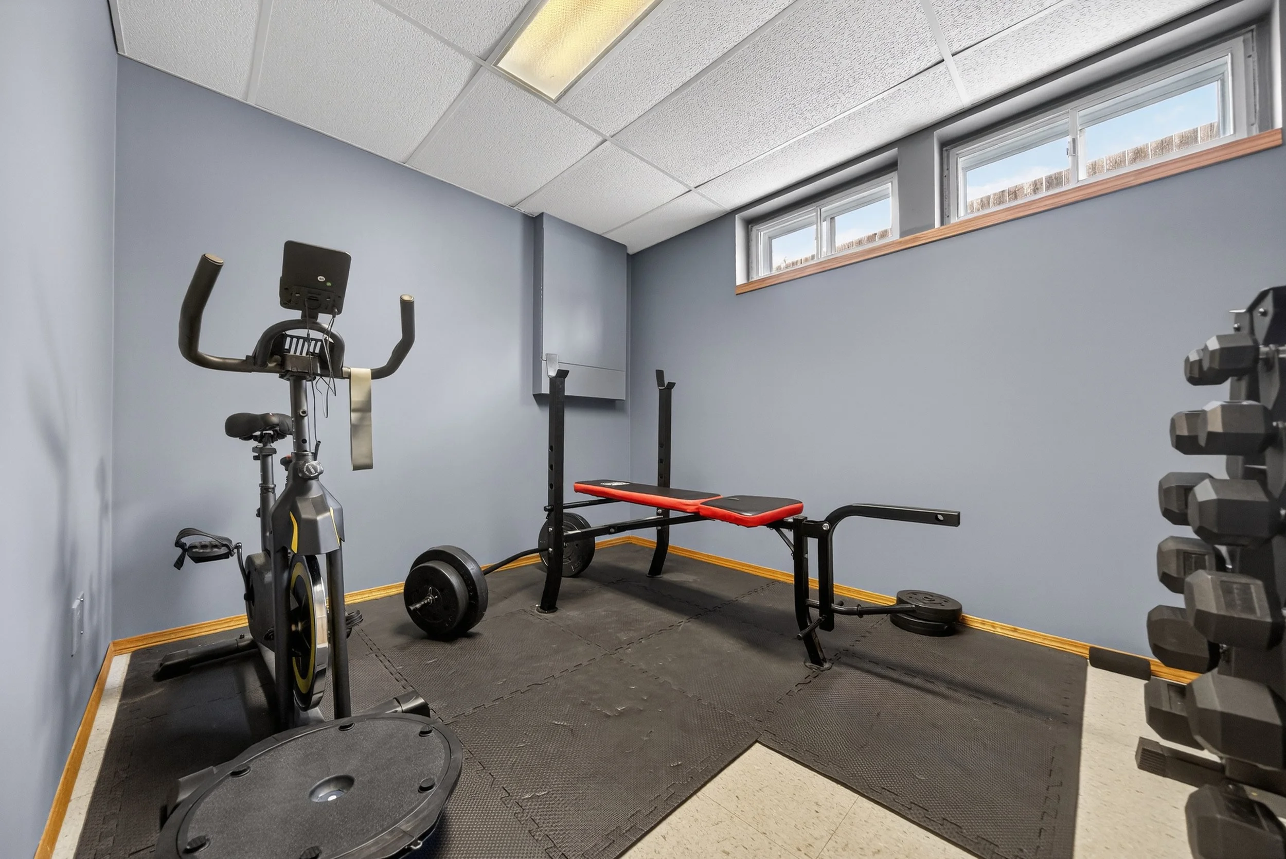 348 Olive St (27).jpg