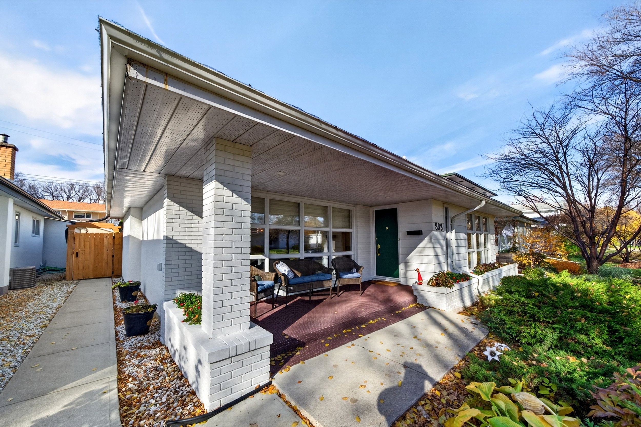 833 Brock Exterior (16).jpg