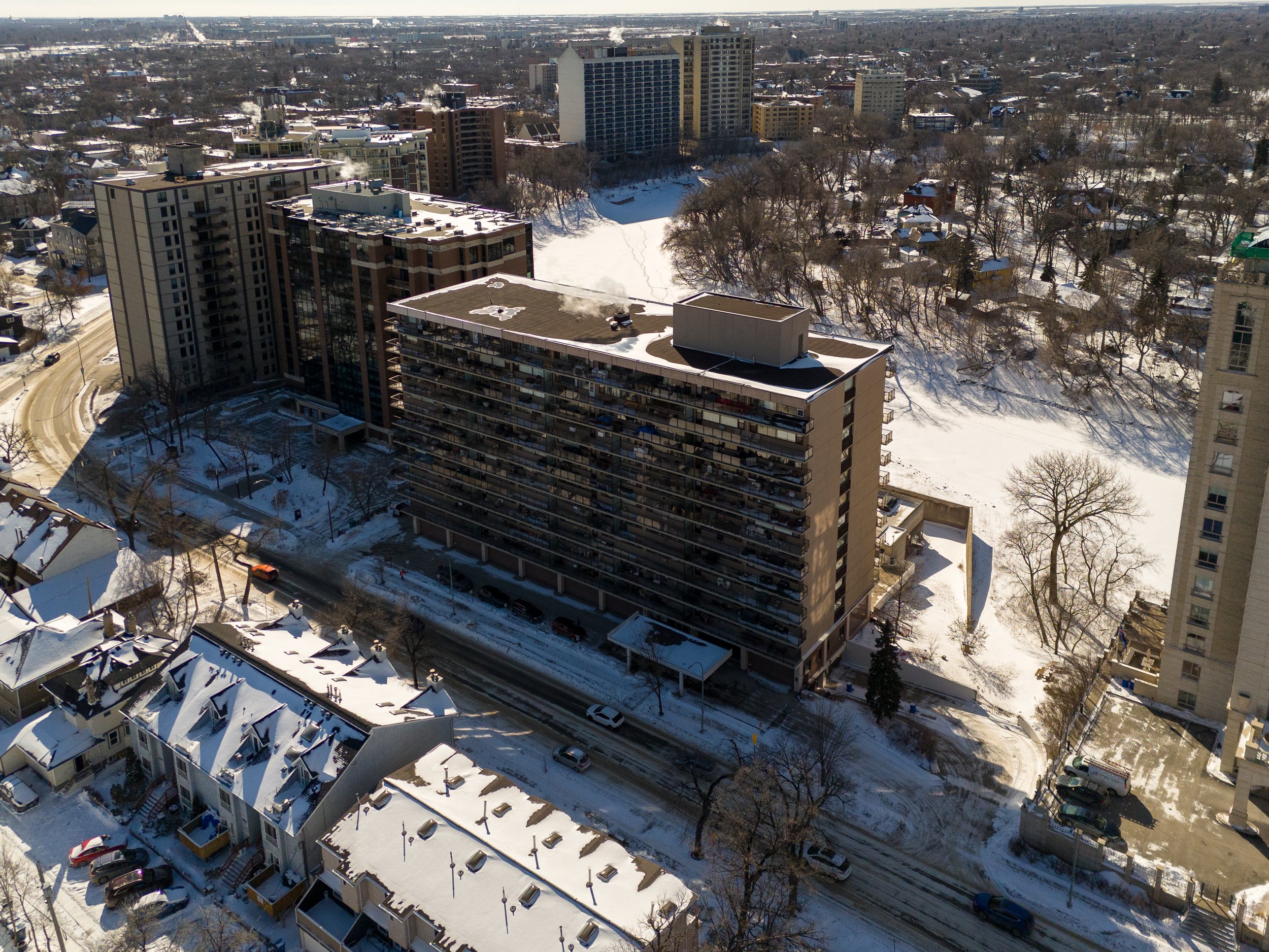 1002-99 Wellington Cres (87).jpg