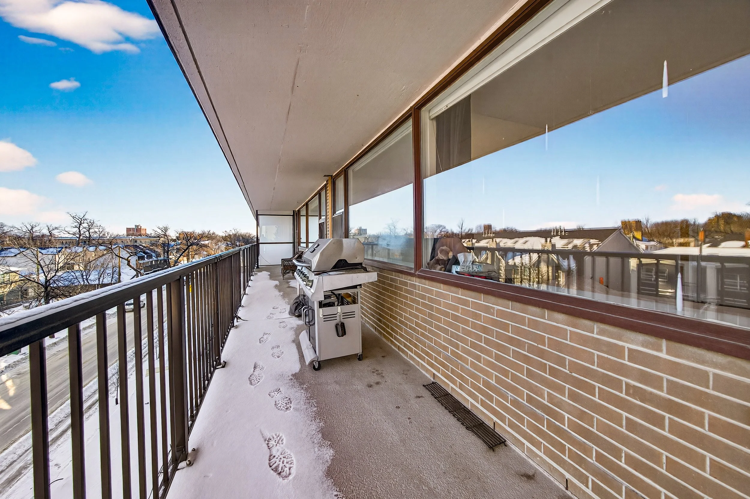 402 - 99 Wellington Cres (30).jpg