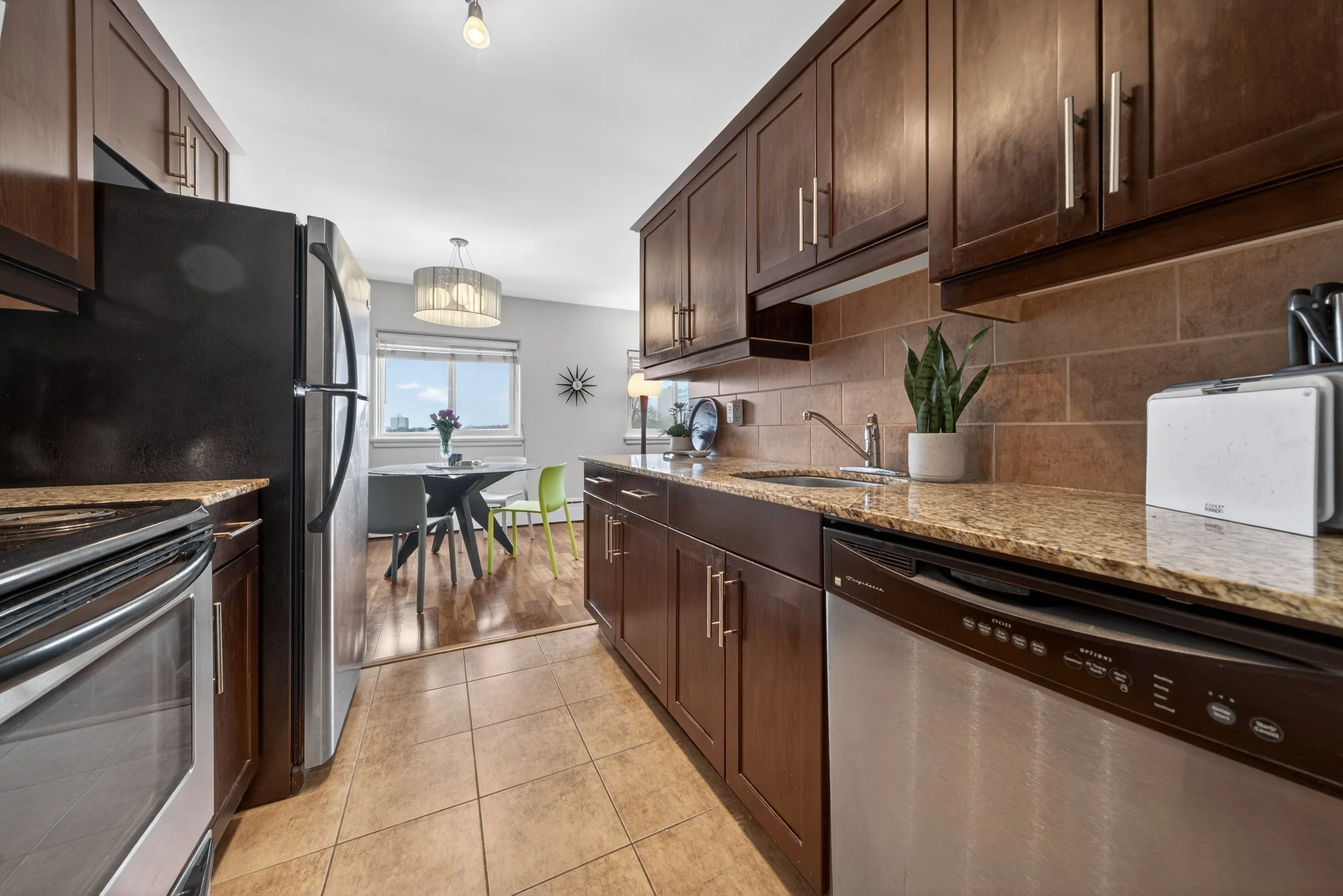 504 - 565 Corydon Avene (21).jpg