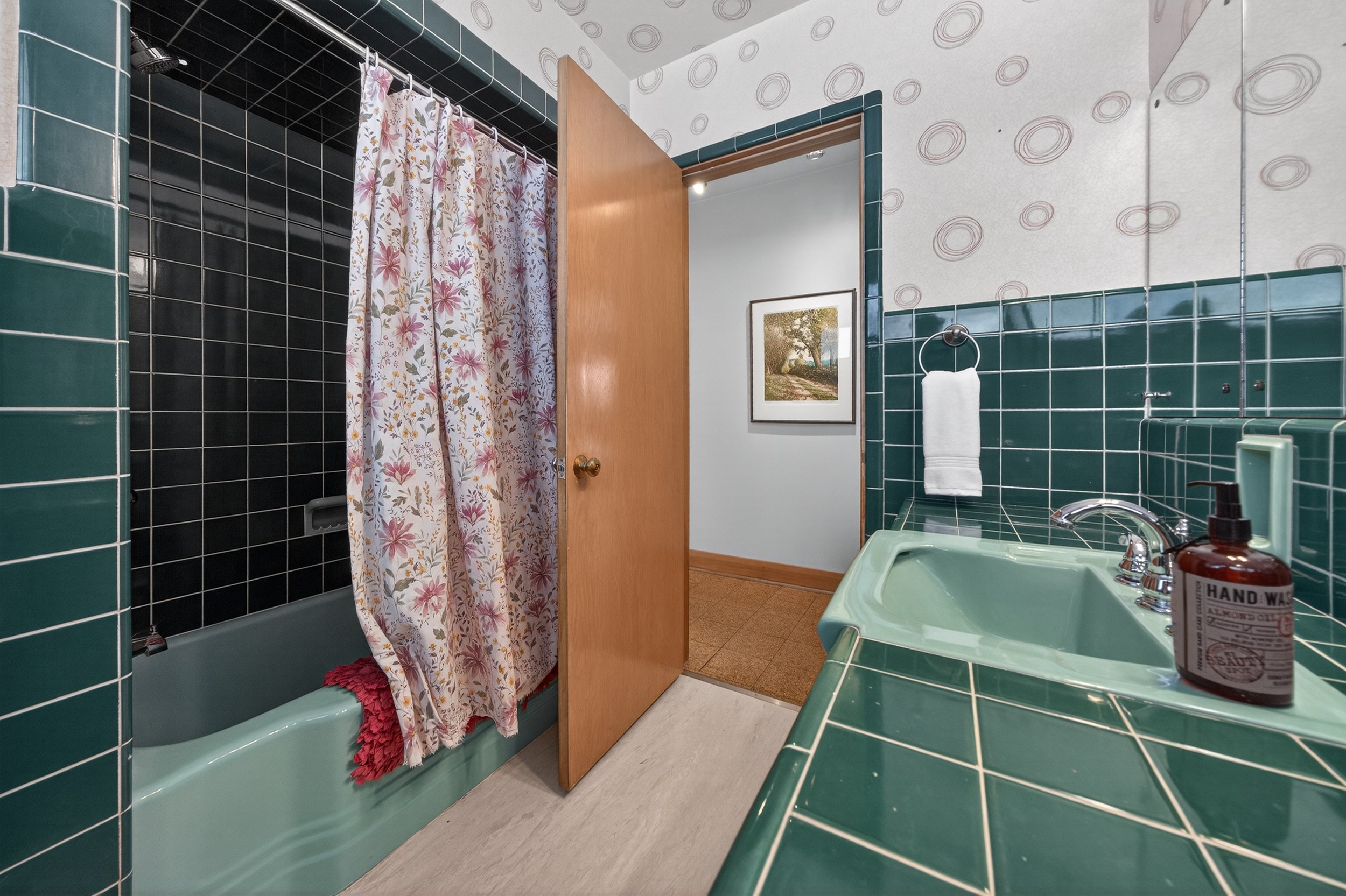 415 Kingston Rd (35).jpg