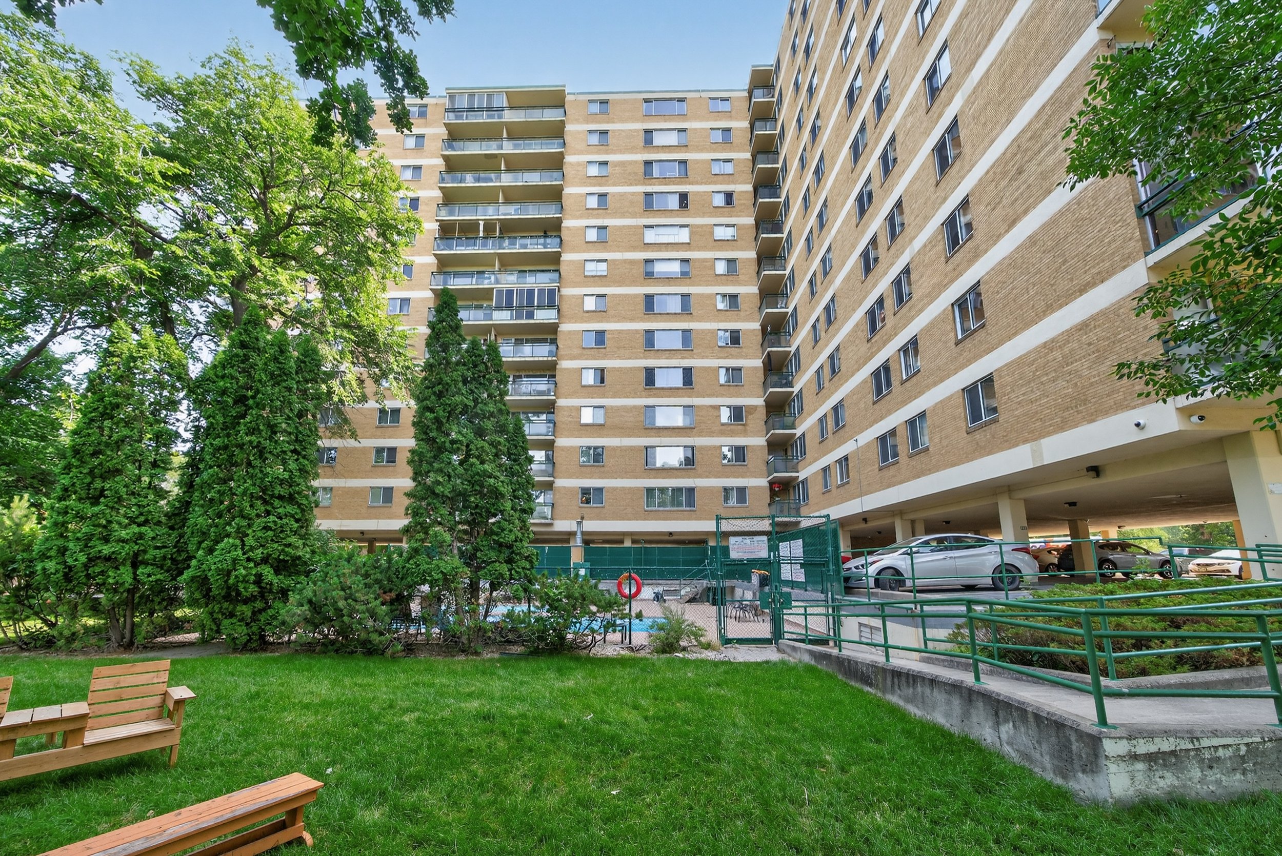 300 roslyn (14).jpg