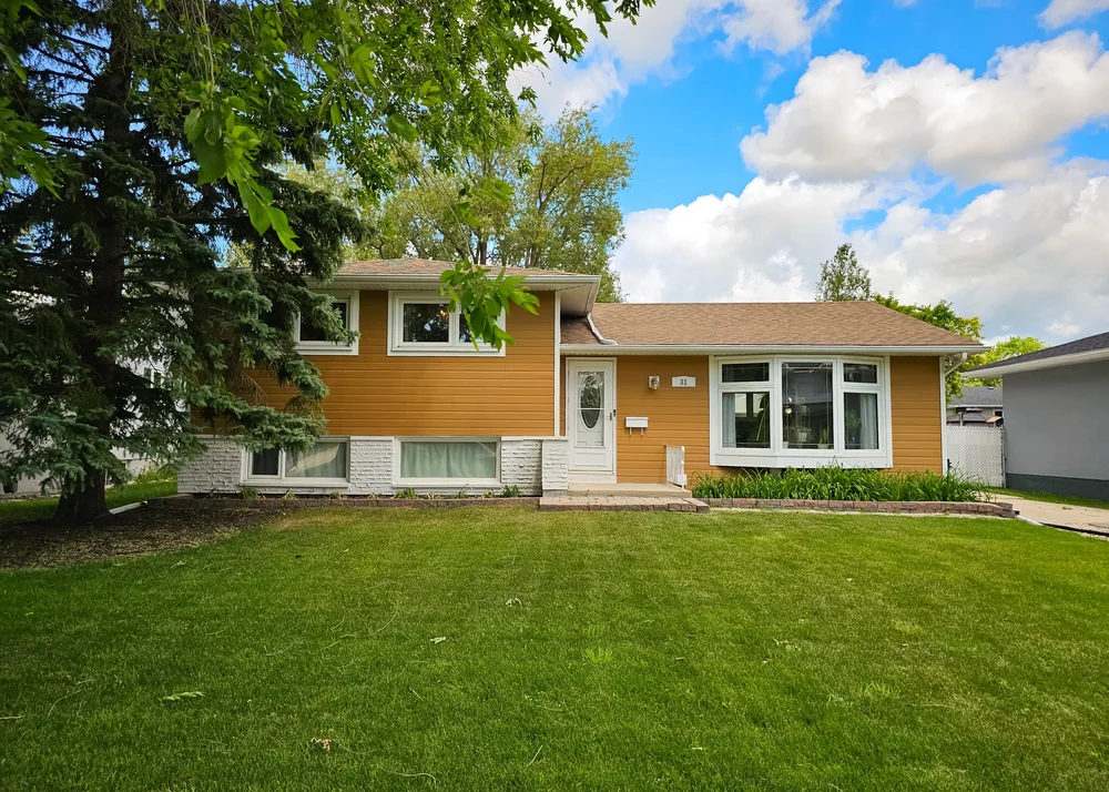 31 Brookhaven Bay — Amber van den Broek Winnipeg Realtor