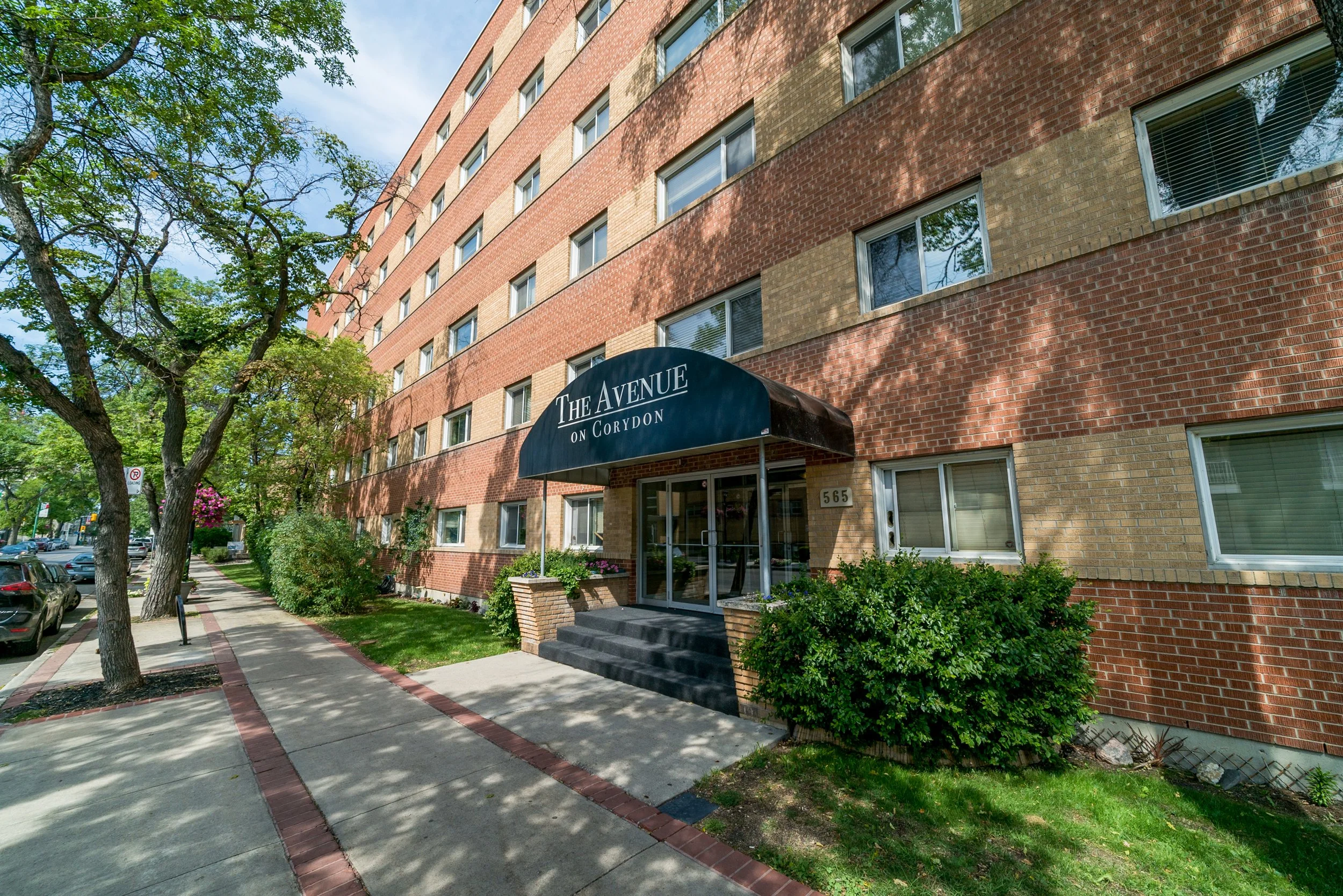 504 - 565 Corydon Avene (6).jpg