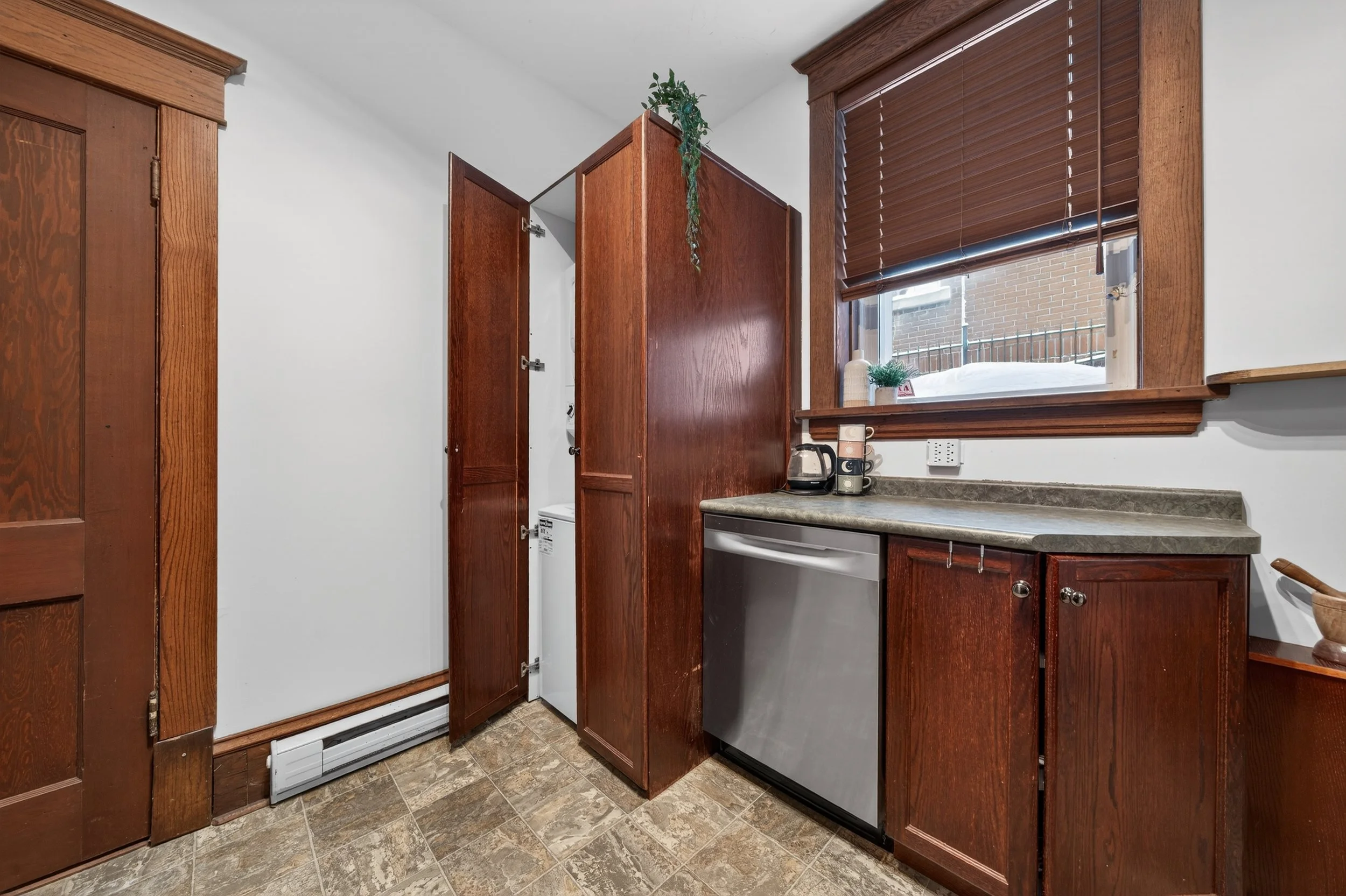 2-272 home Street (7).jpg