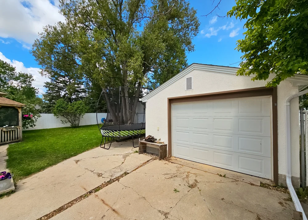 31 Brookhaven Bay — Amber van den Broek Winnipeg Realtor