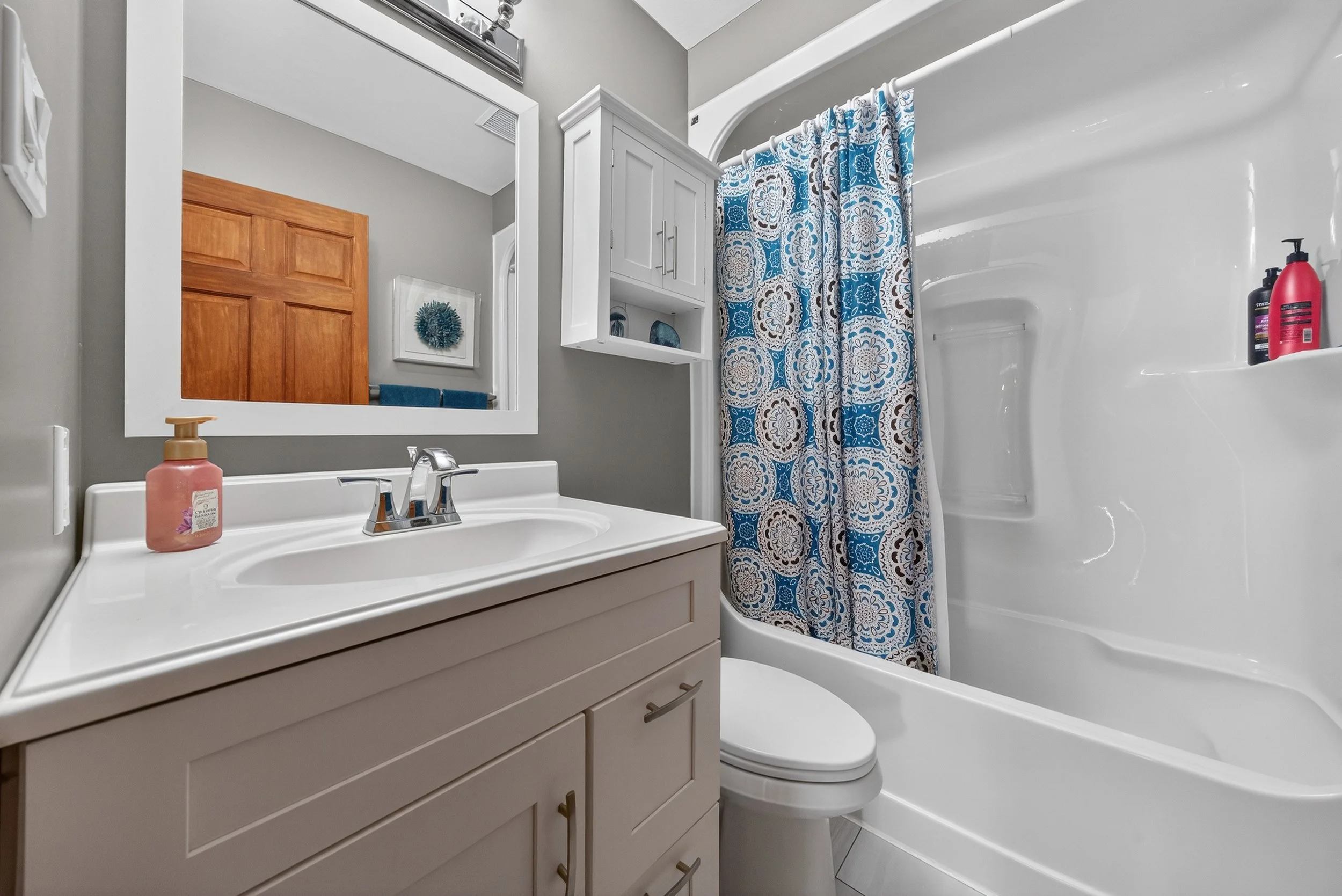 348 Olive St (16).jpg