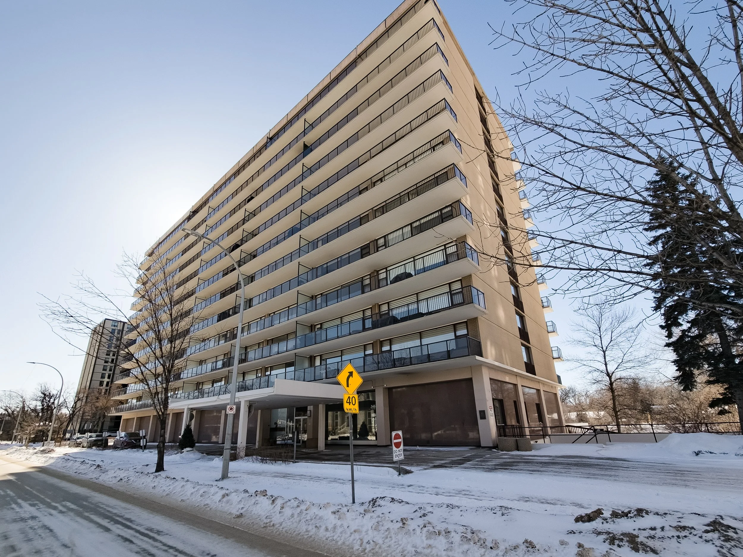 1002-99 Wellington Cres (83).jpg