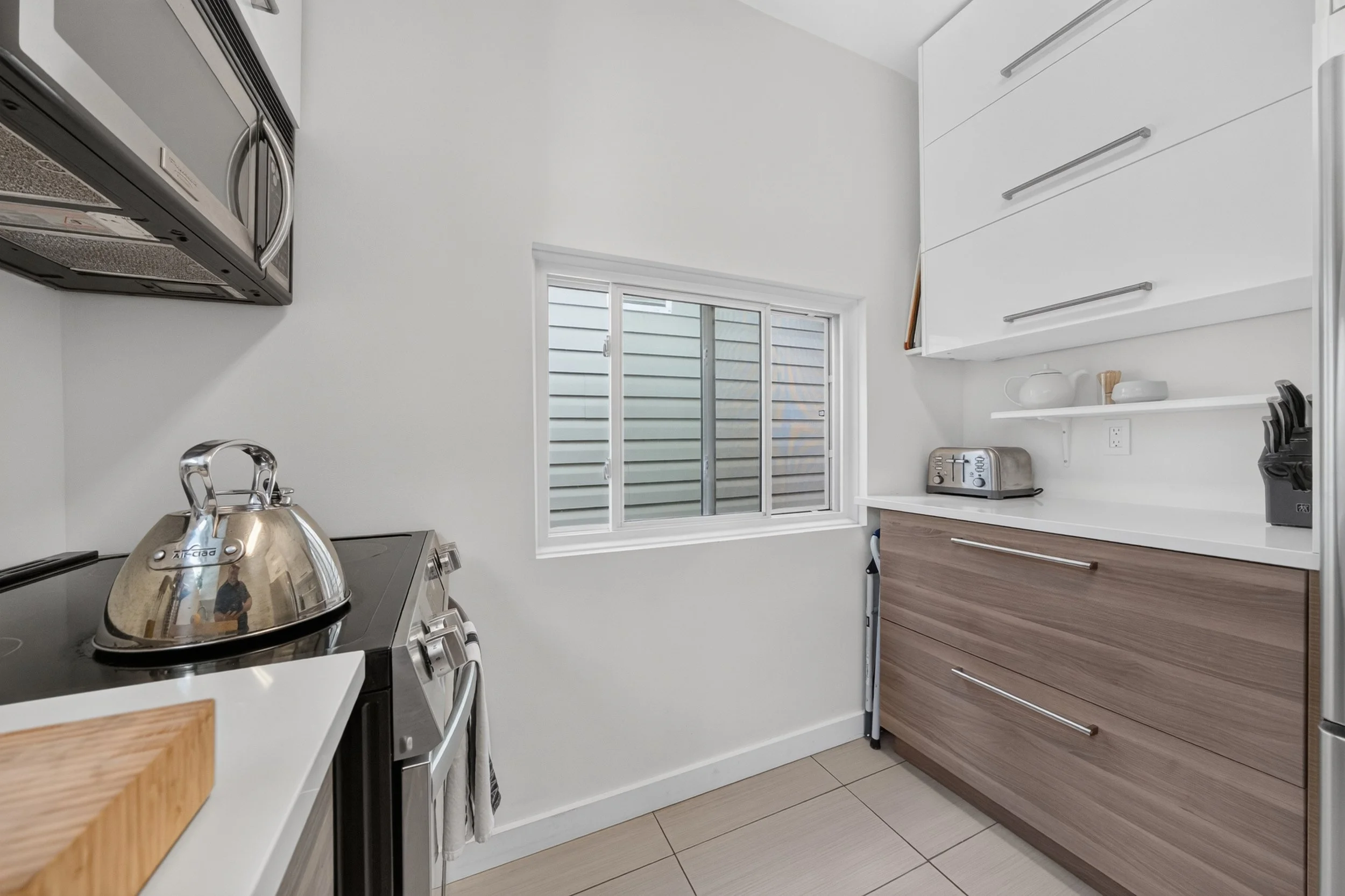 648 Mulvey - Kitchen B.jpg