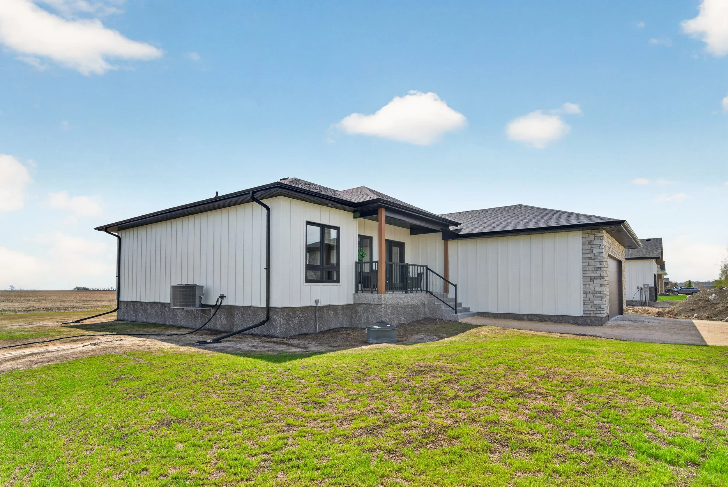 300 Caron Rd (19).jpg