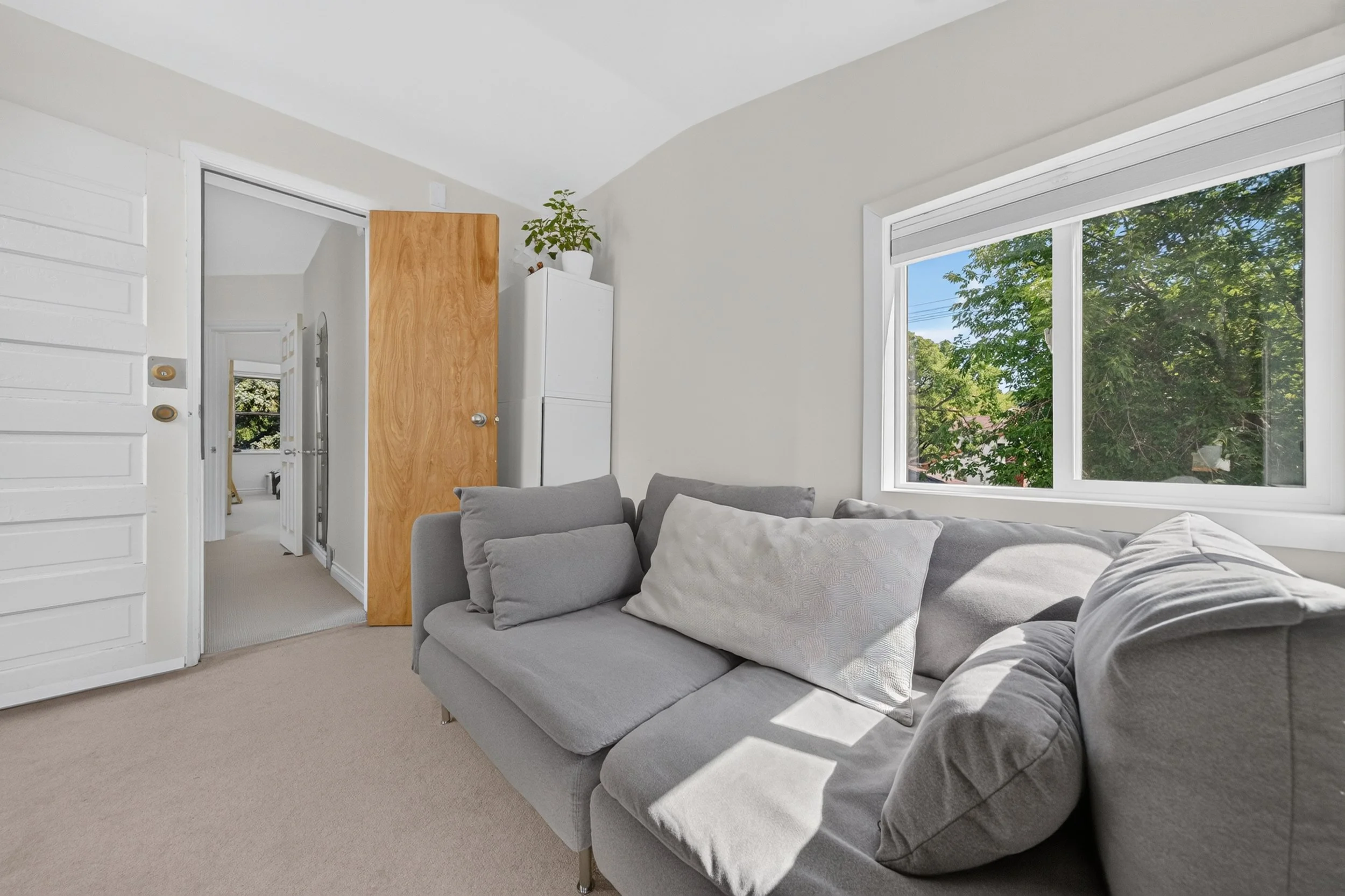 648 Mulvey - Family Room C.jpg