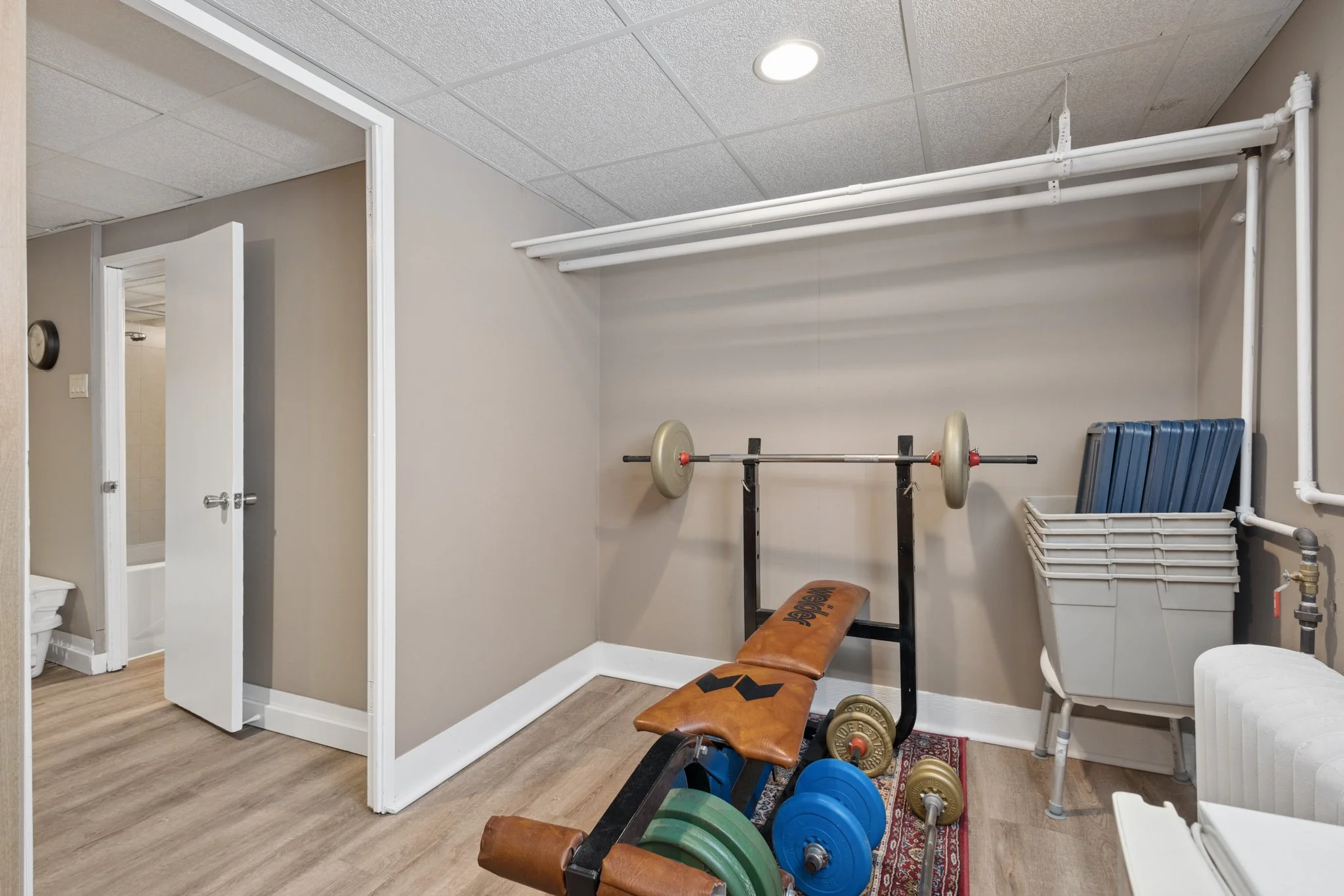 41 Queenston St-1.jpg