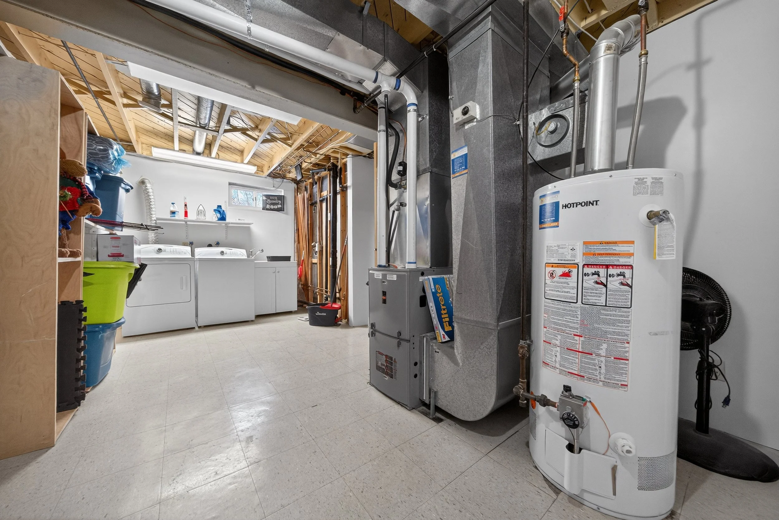 348 Olive St (23).jpg