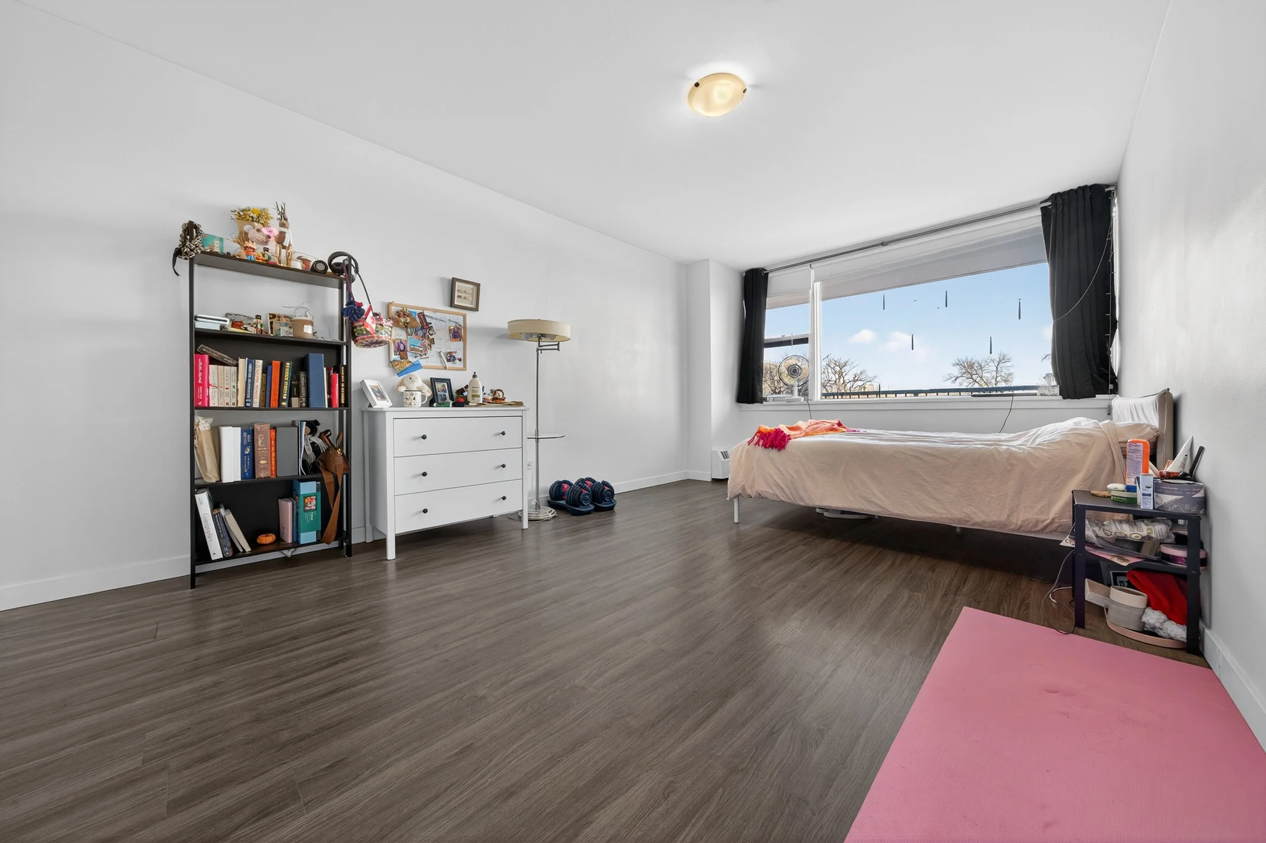 402 - 99 Wellington Cres (2).jpg