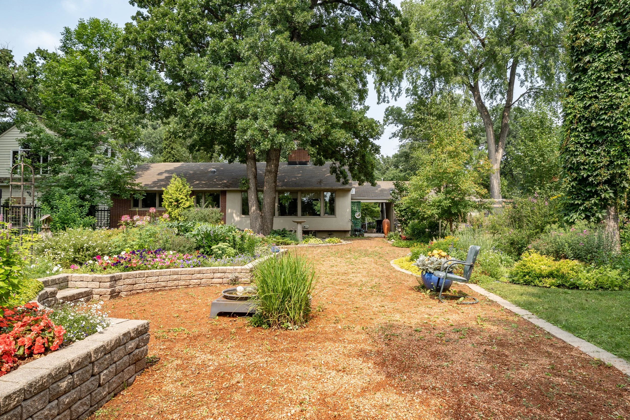 415 Kingston Cres (41 of 63).jpg