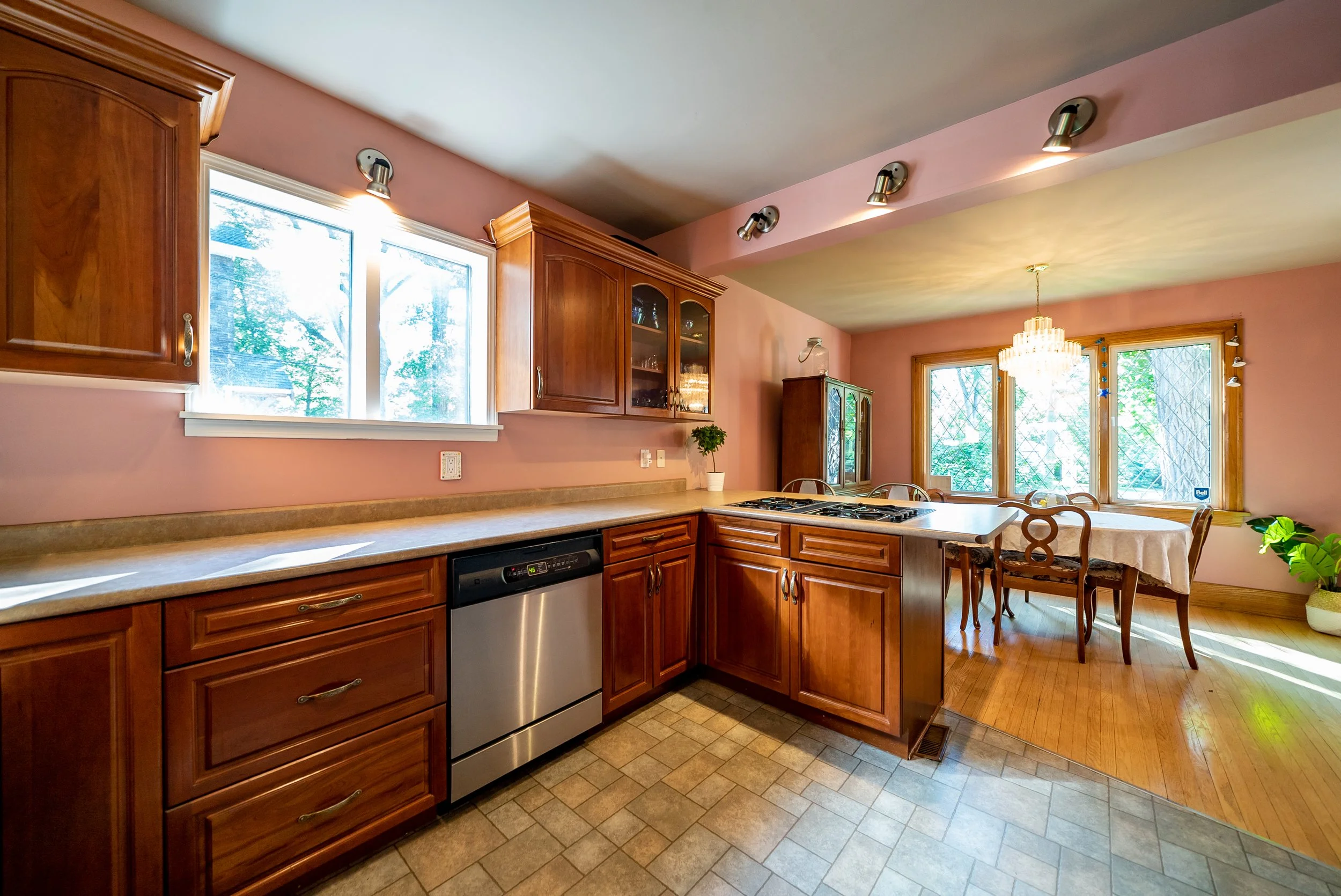 47 Kingston Row — Amber van den Broek Winnipeg Realtor