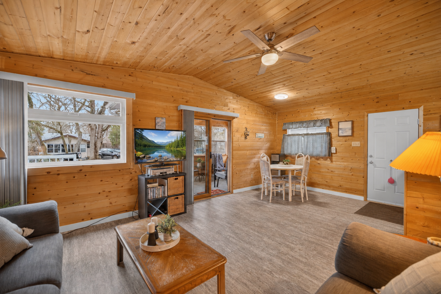 315thAvenue-grandbeach-livingroom.png
