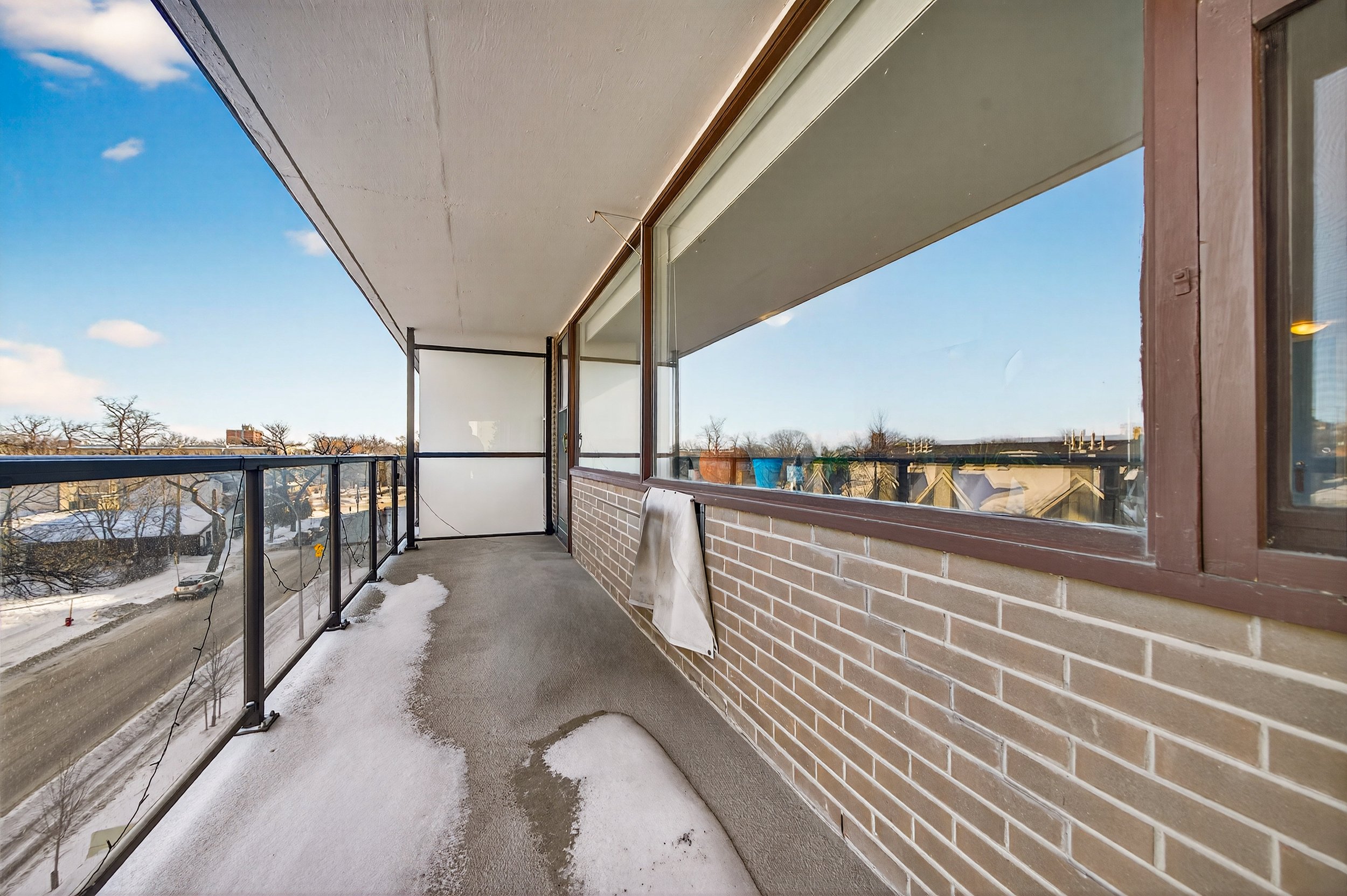 402 - 99 Wellington Cres (25).jpg