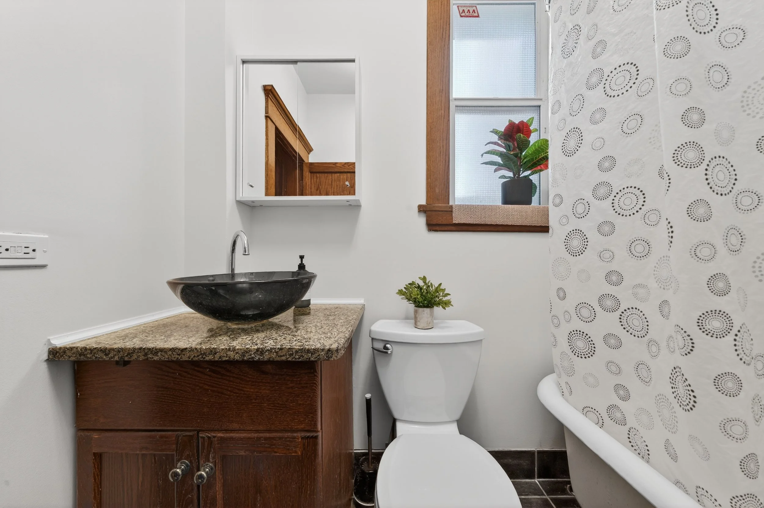 2-272 home Street (28).jpg