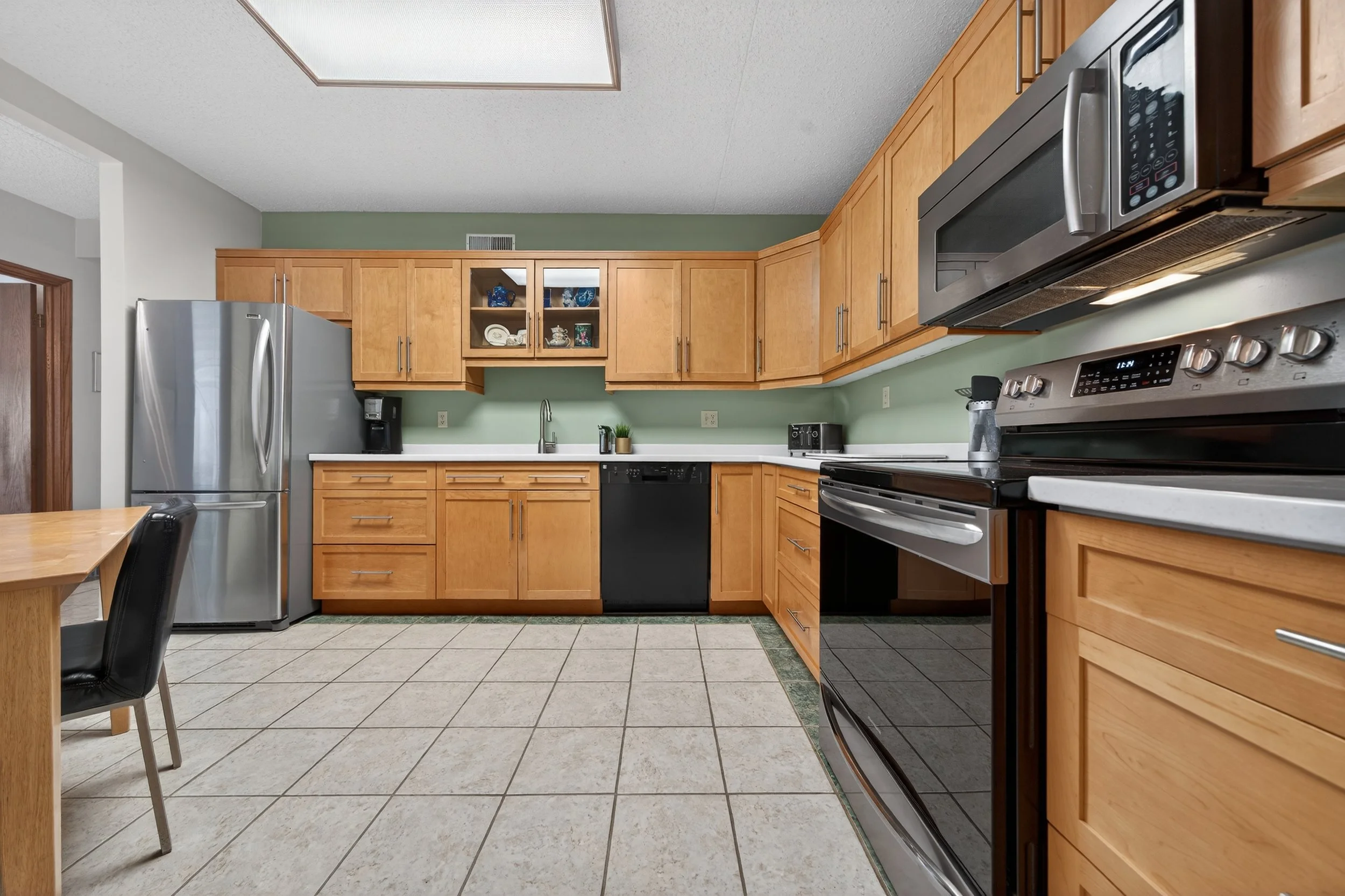 1660 Pembina Hwy Condo for sale - team avdb -  Amber vasn den Broek Winnipeg Realtor real estate - kitchen