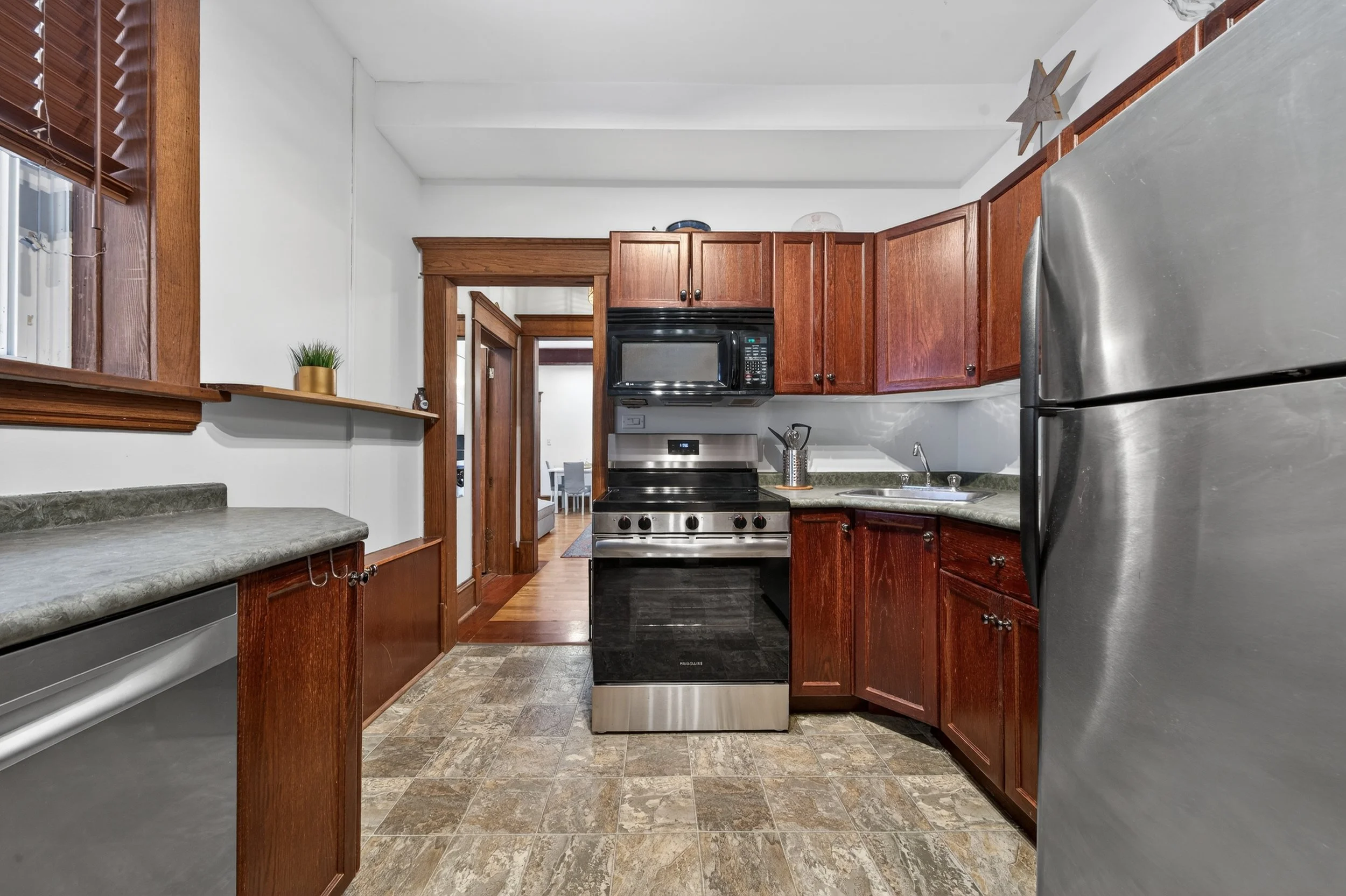 2-272 home Street (20).jpg