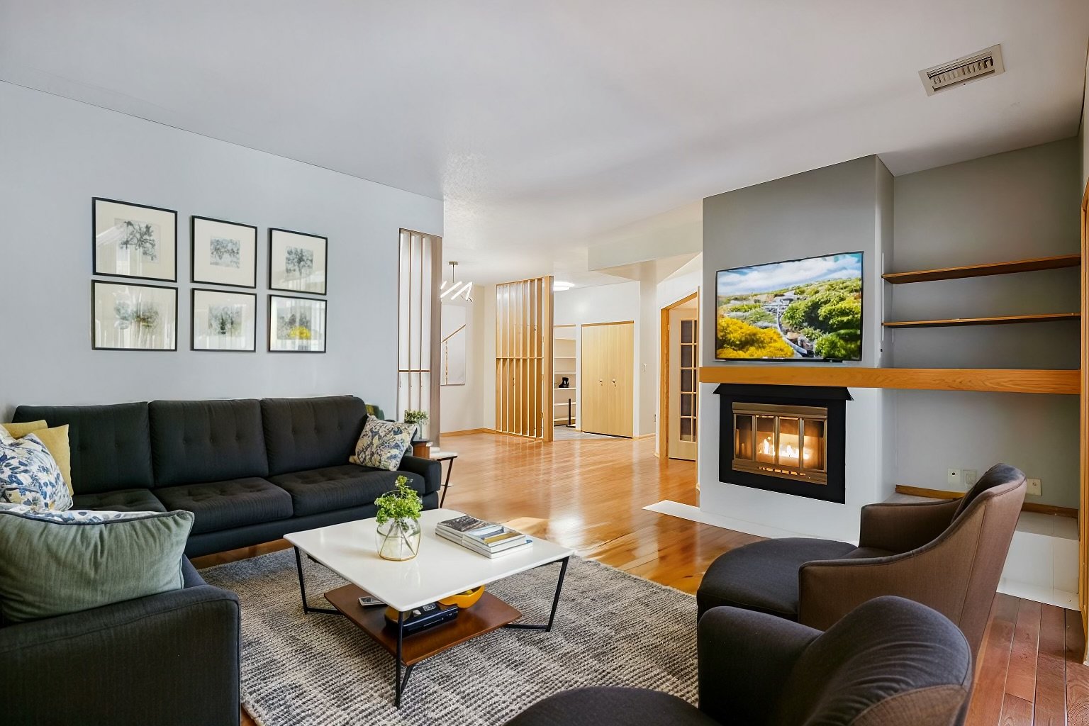 11-web-or-mls-IMG_2411 - Living Room - Mid-Century Modern - 17.jpg