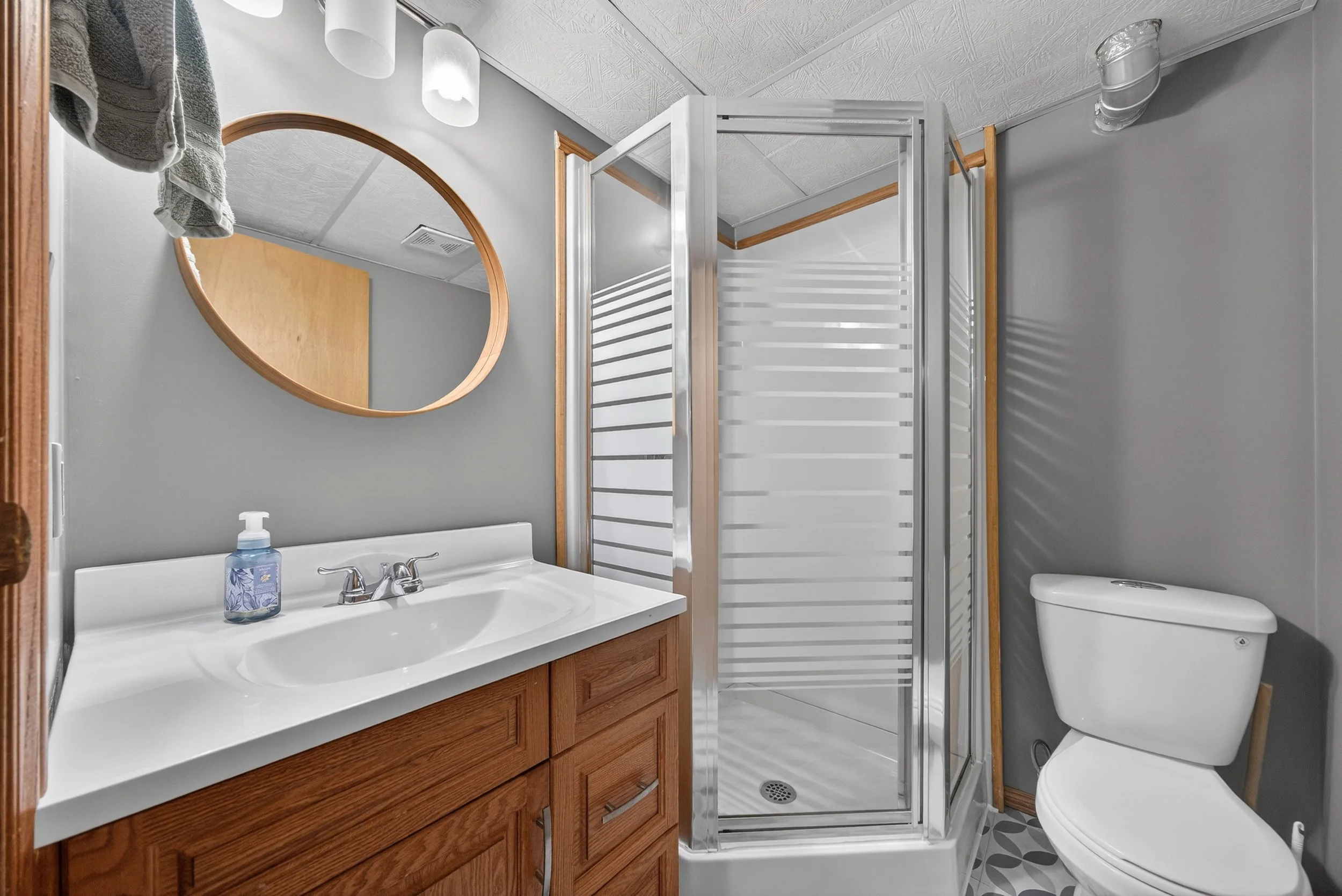 348 Olive St (25).jpg