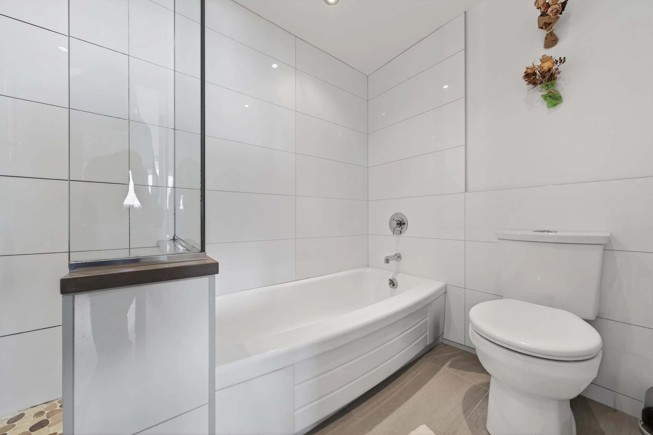 402 - 99 Wellington Cres (7).jpg