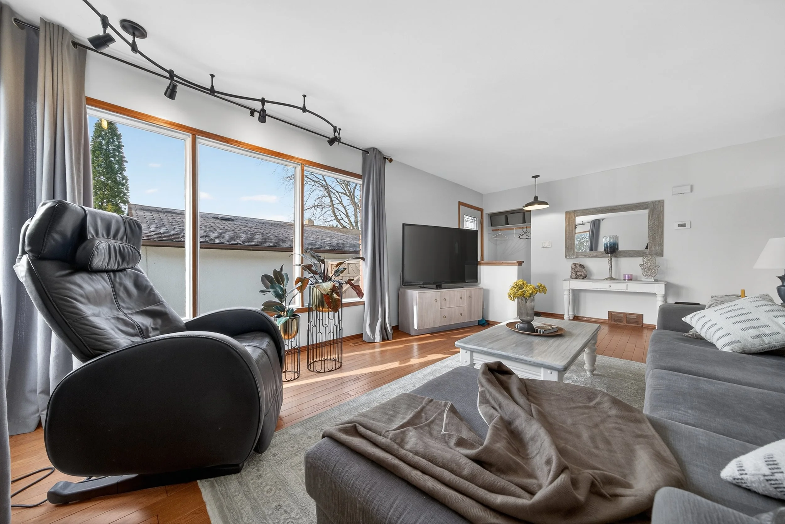 348 Olive St (4).jpg