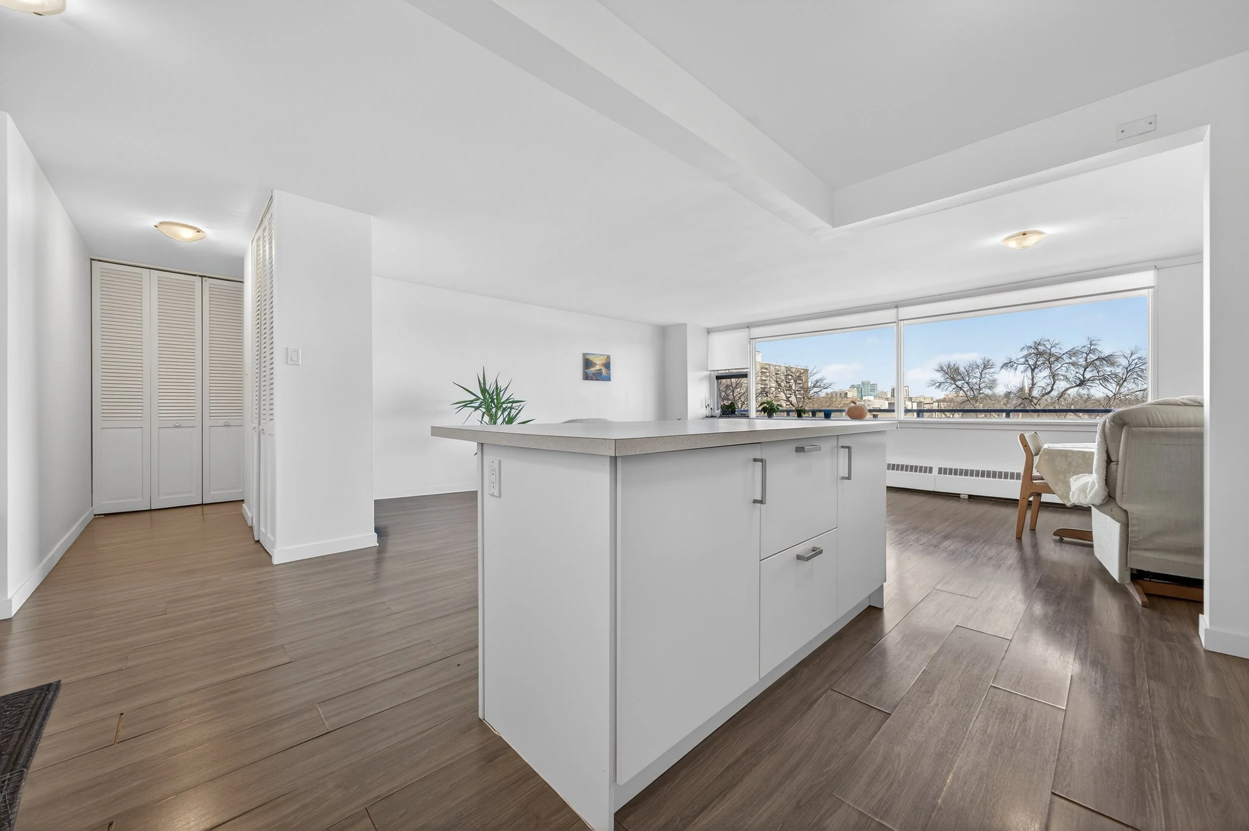 402 - 99 Wellington Cres (19).jpg