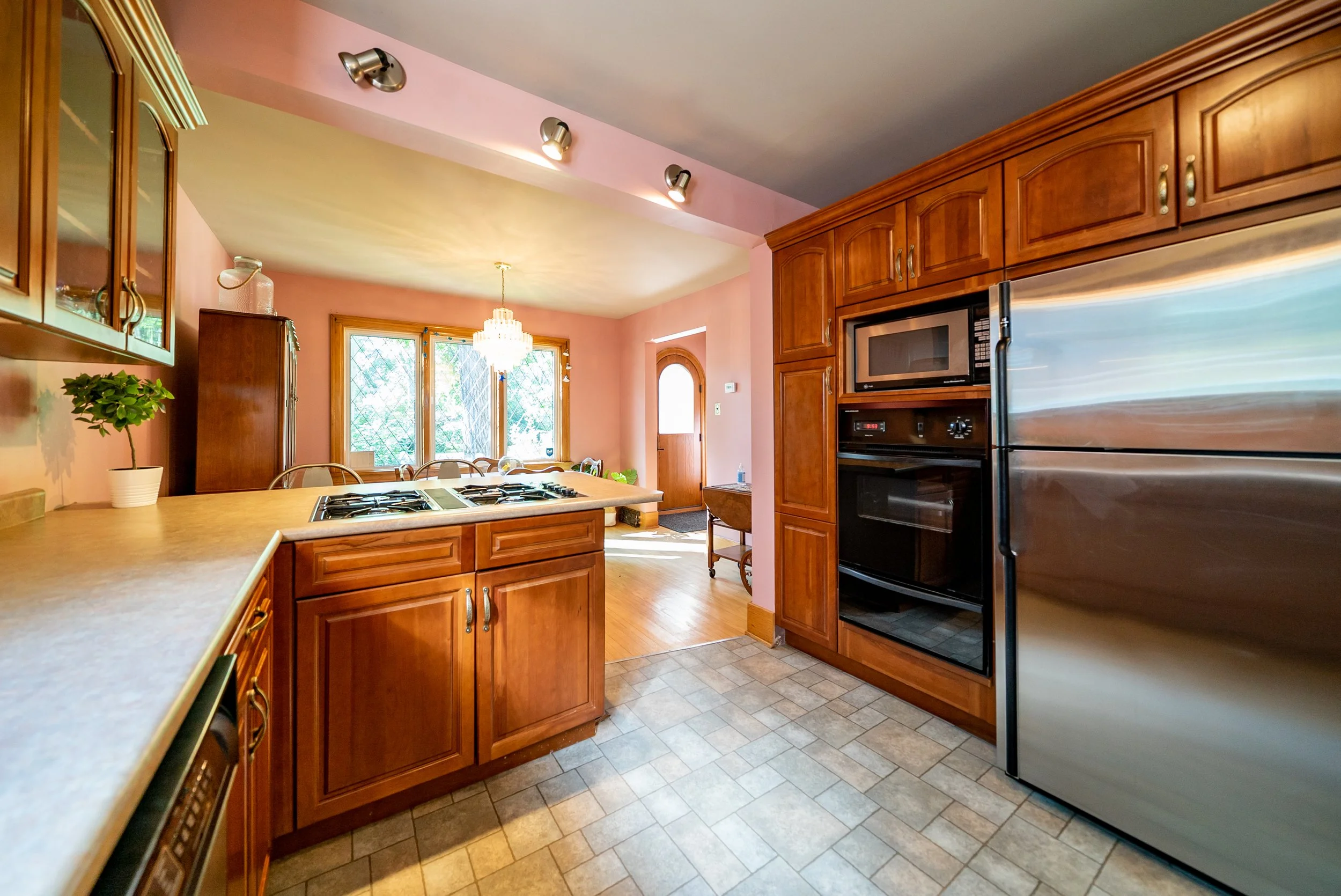 47 Kingston Row — Amber van den Broek Winnipeg Realtor