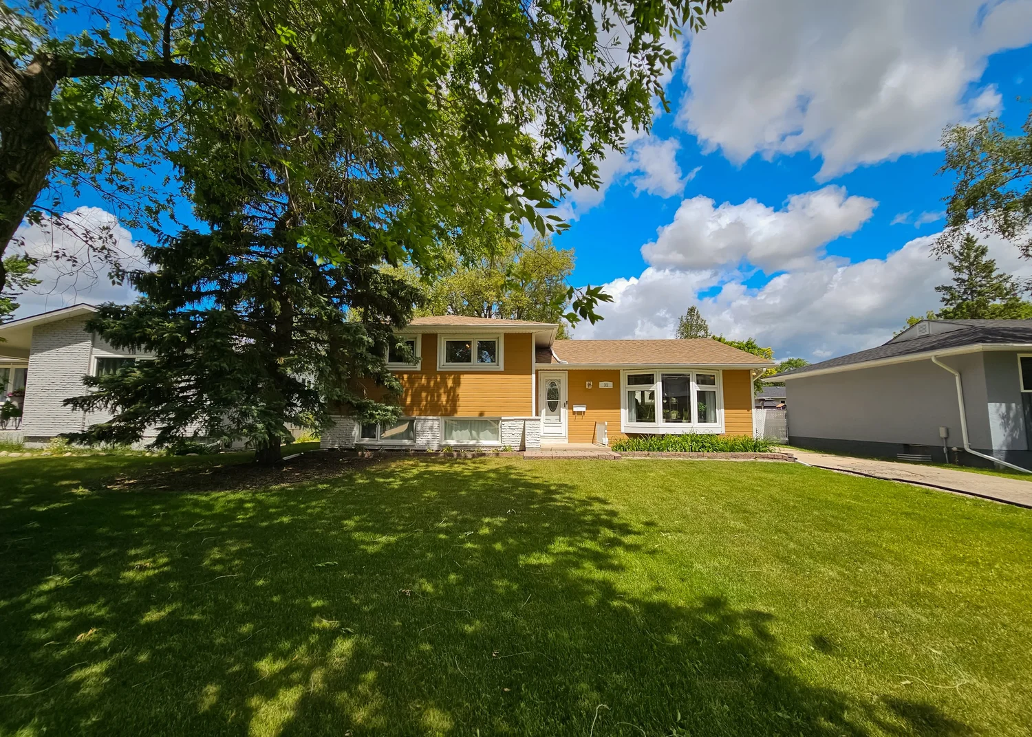 31 Brookhaven Bay — Amber van den Broek Winnipeg Realtor