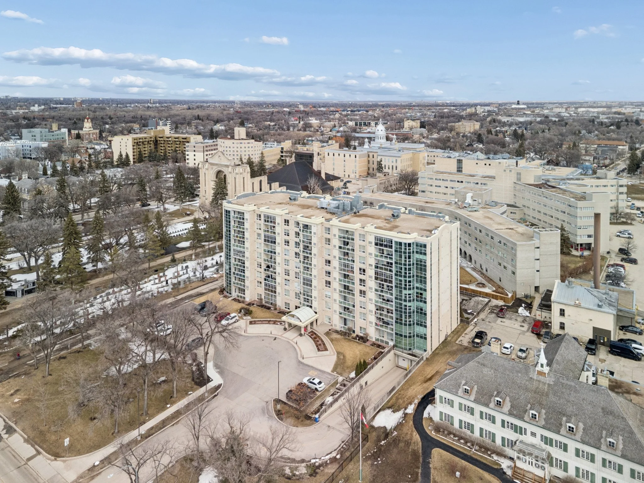 906-500 Tache Ave-1.jpg