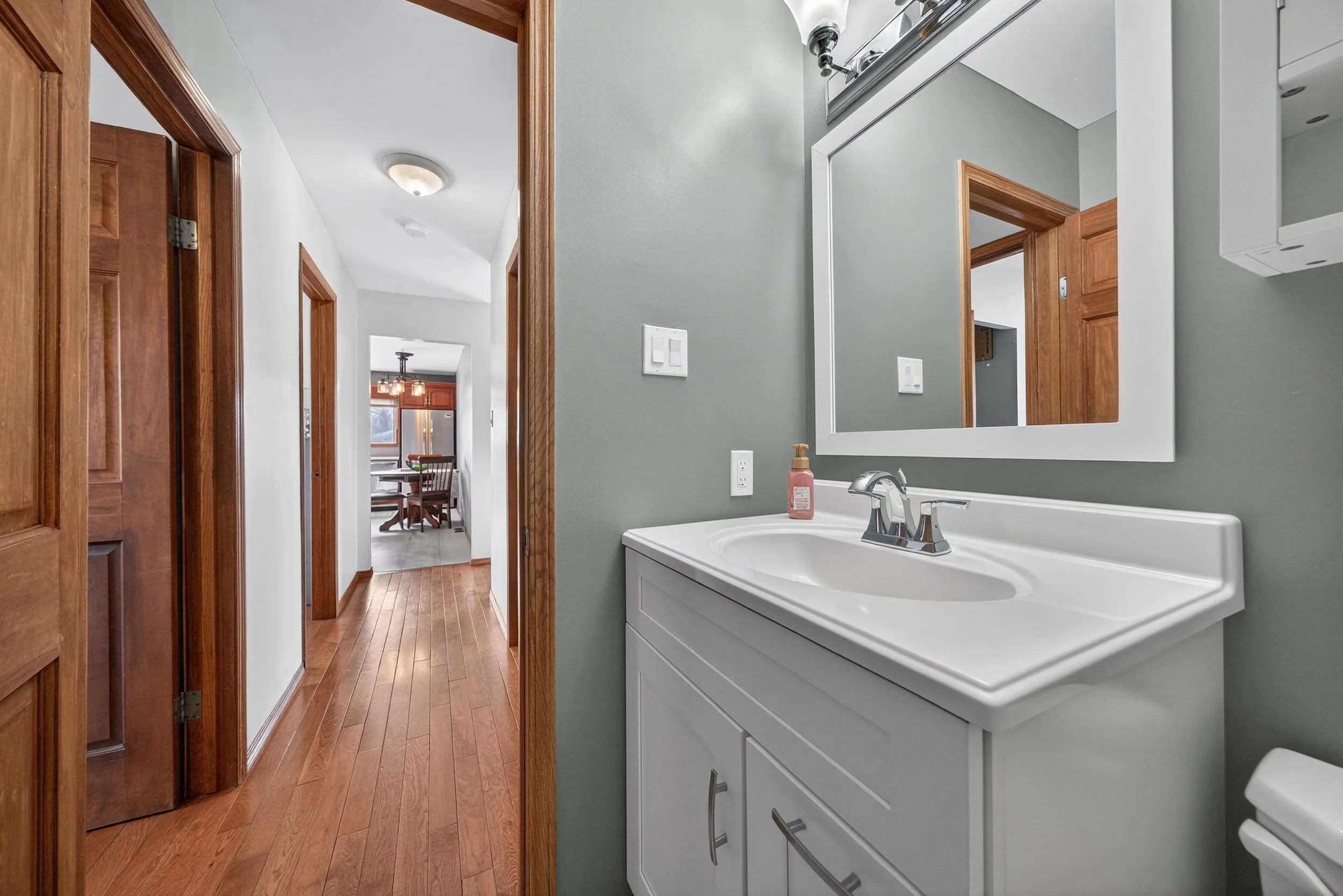 348 Olive St (17).jpg