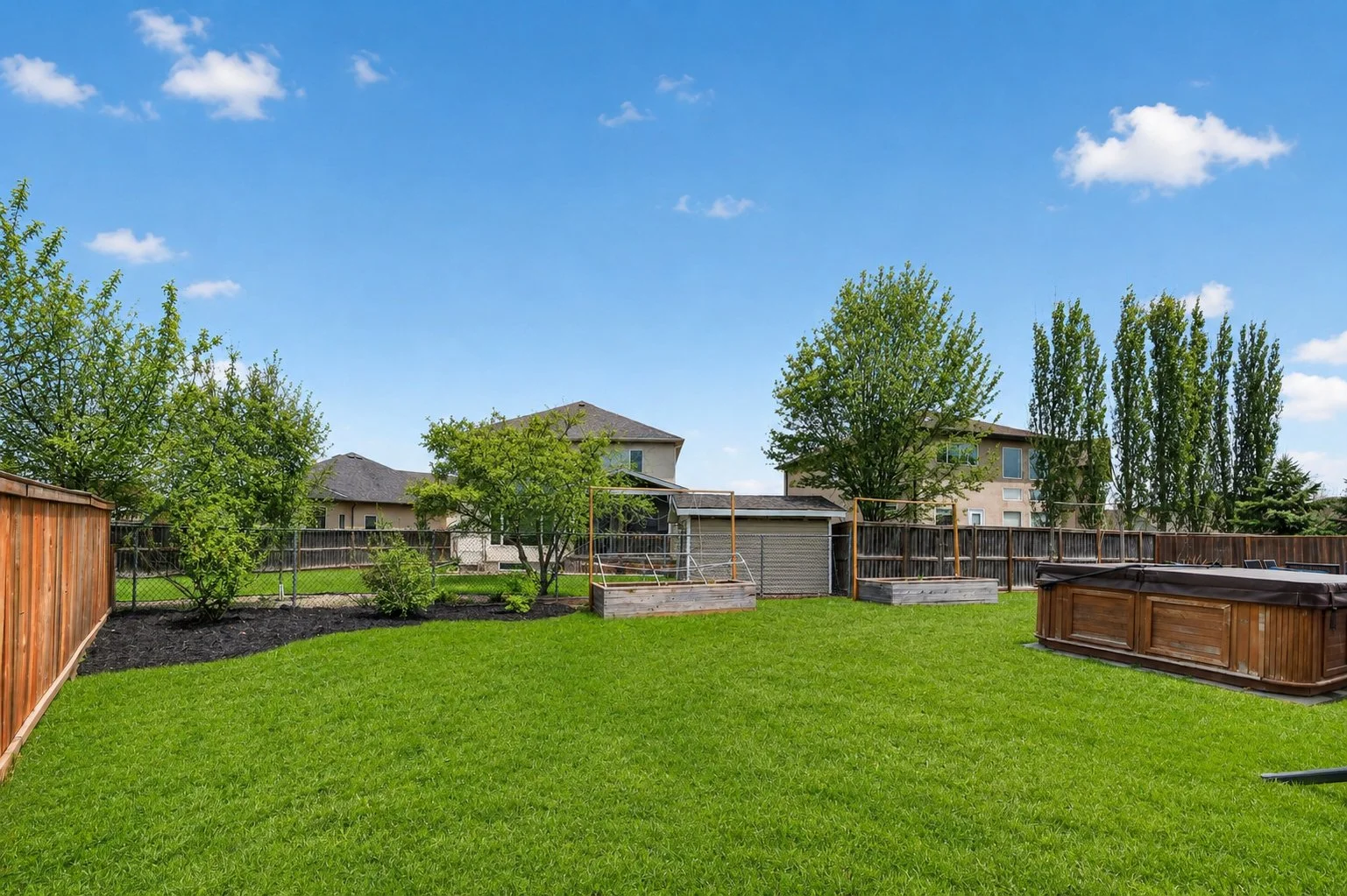 35 Islington Court-4.jpg