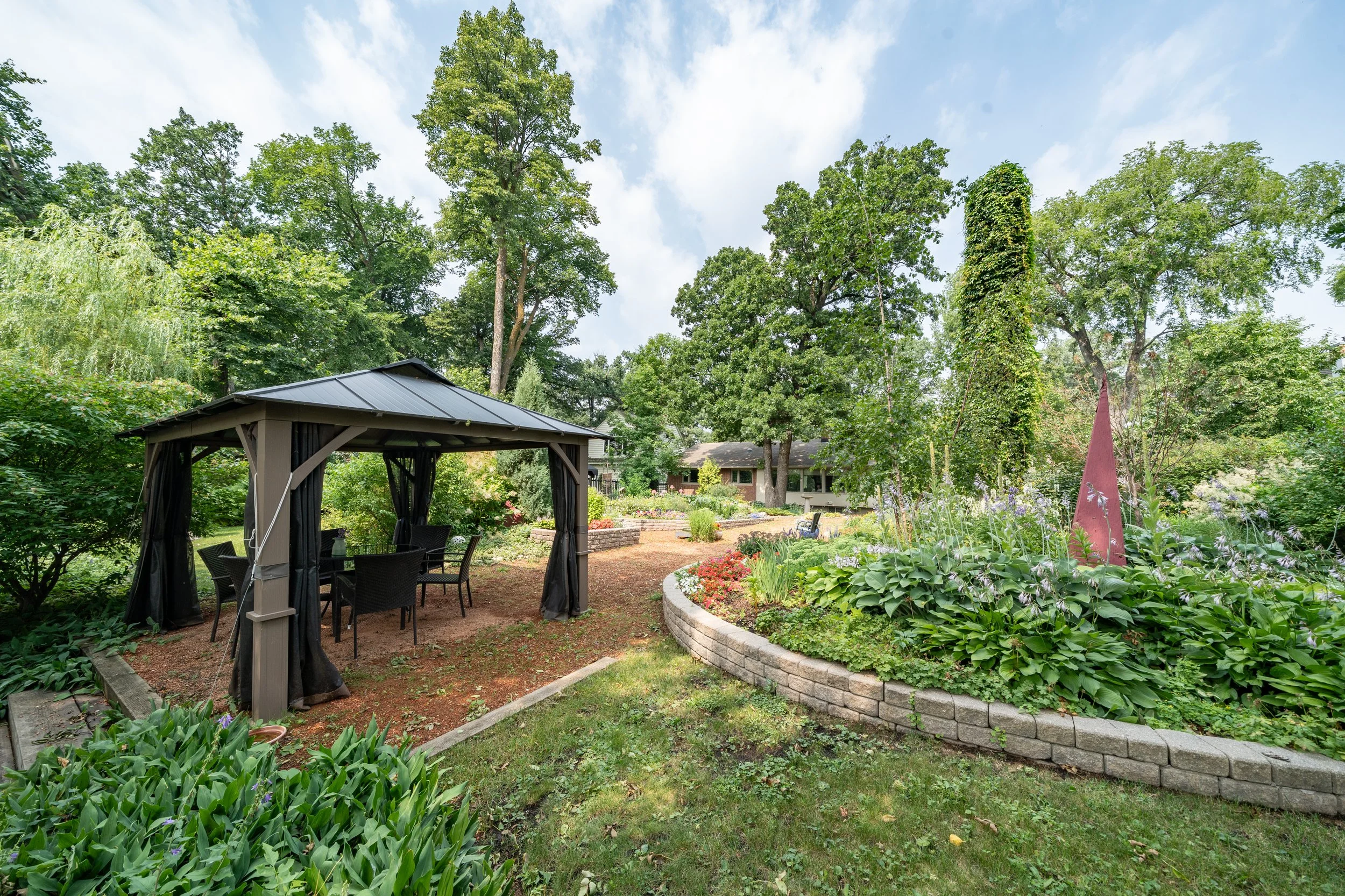 415 Kingston Cres (12 of 63).jpg