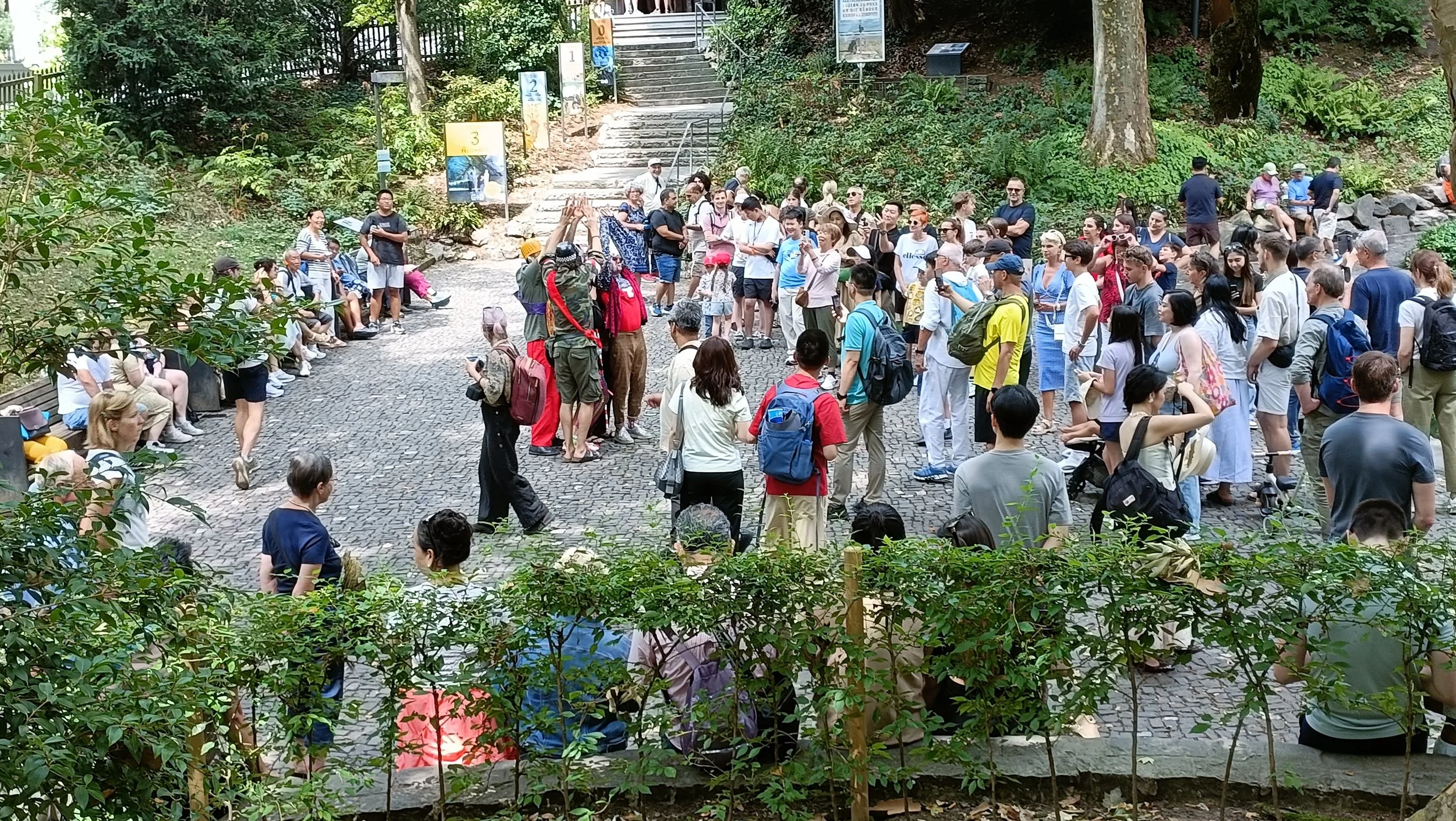 Transgressing social boundaries, creating everyday utopias