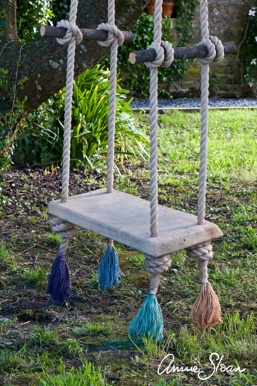 A shot of my Dyeing with Chalk Paint™ workshop at Sheldon