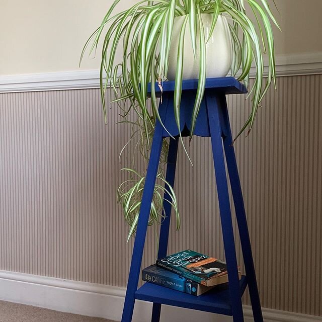 SOLD 🌹My cute little plant stand given a new lease of life - standing proud in its Napoleonic Blue Chalk Paint&trade;️- now just needs delivering. #chalkpaintedfurniture #napoleonicbluechalkpaint