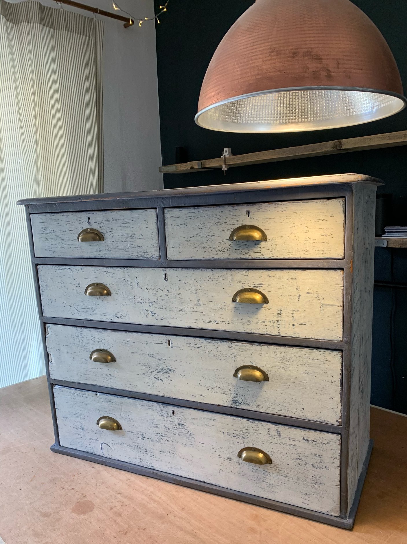 Old+violet+chest+of+drawers.jpg