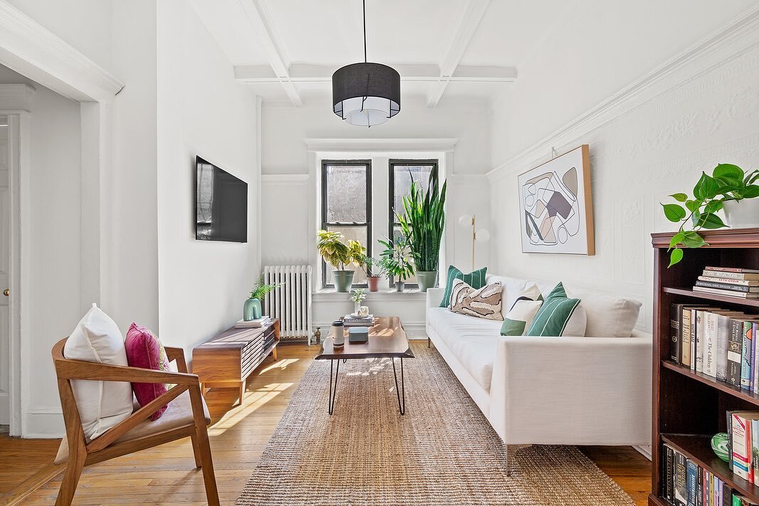 Out newest 🌿sweet 2 bedroom in Boerum Hill for @kirbappeal_ ! 467 Pacific Street - open house tomorrow! 🗝️🌸