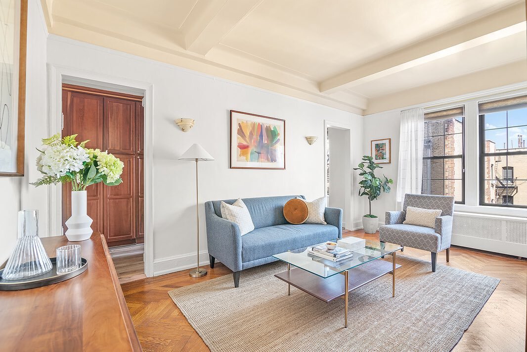 Another new listing with @buchmansbrooklyn - 90 8th Ave #6C. This classic prewar features 2 bedrooms, 1 bath in a prime Park Slope location. 🦋