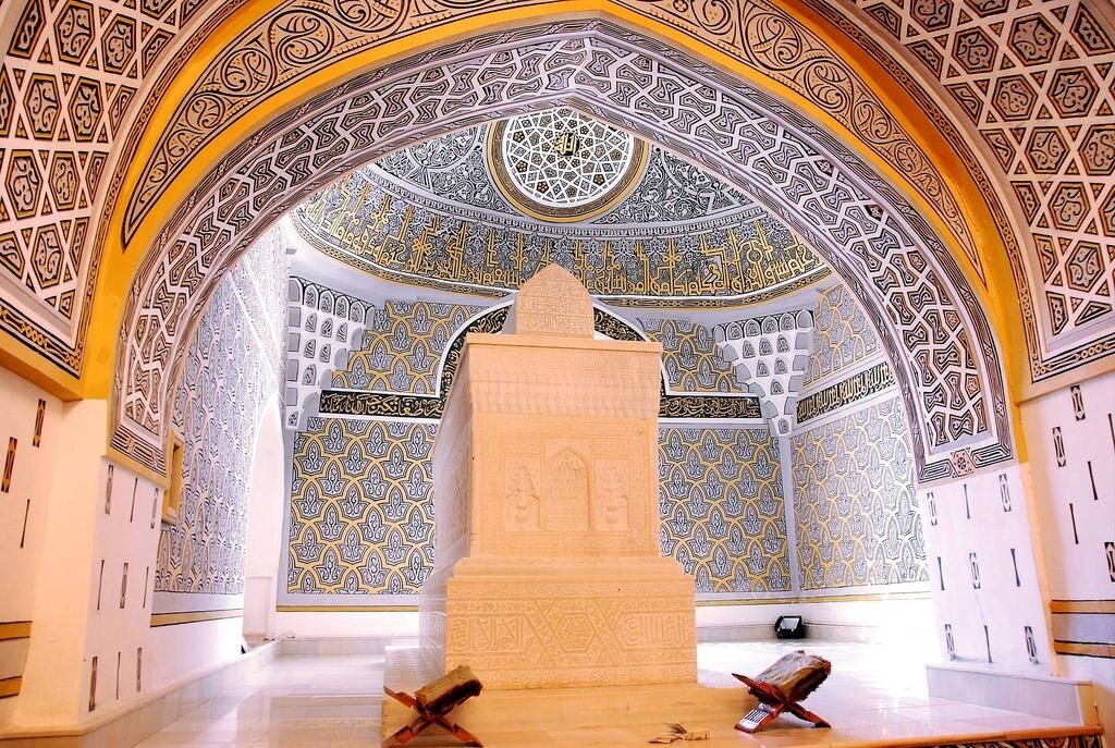 Khakim At-Termiziy Mausoleum interior.jpg