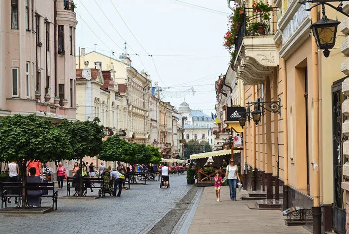 Ukraine2017-Chernivtsi-1_701x470.jpg