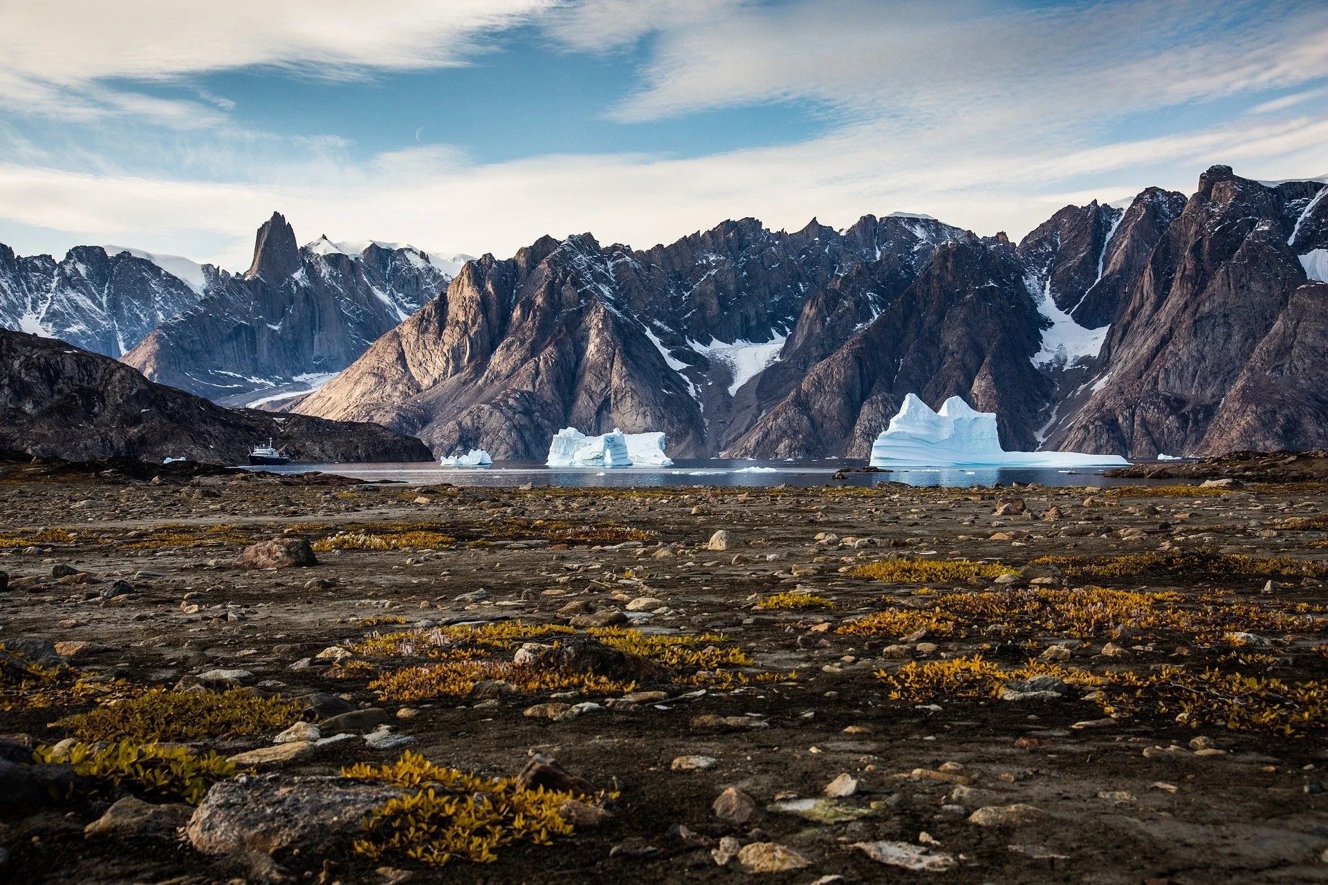 Greenland mountaon.jpg