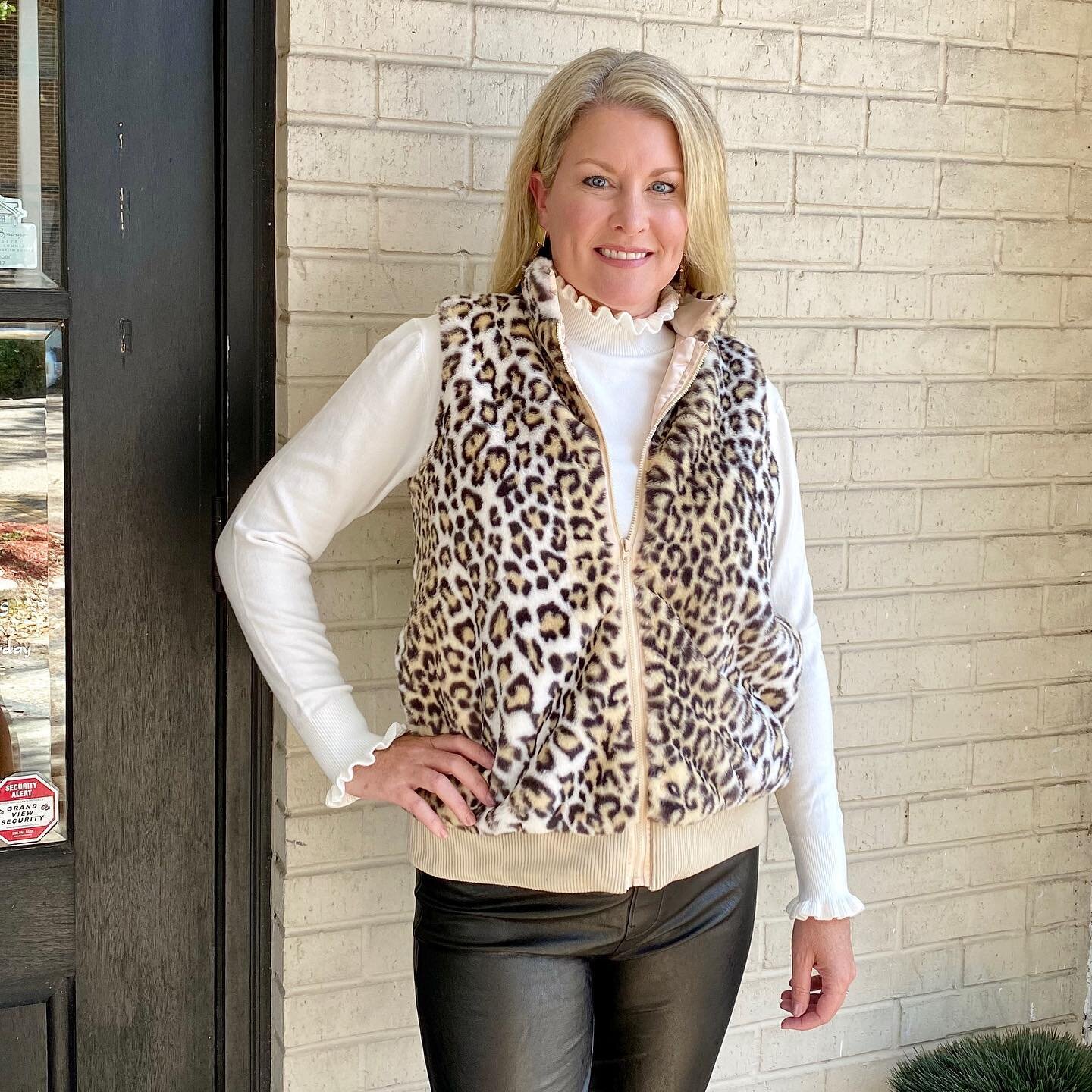 One of our favorite outfits of the season! 🐆 #fauxfur #leopardprint #spanx #fall2020 #thebaycollection #shopoceansprings