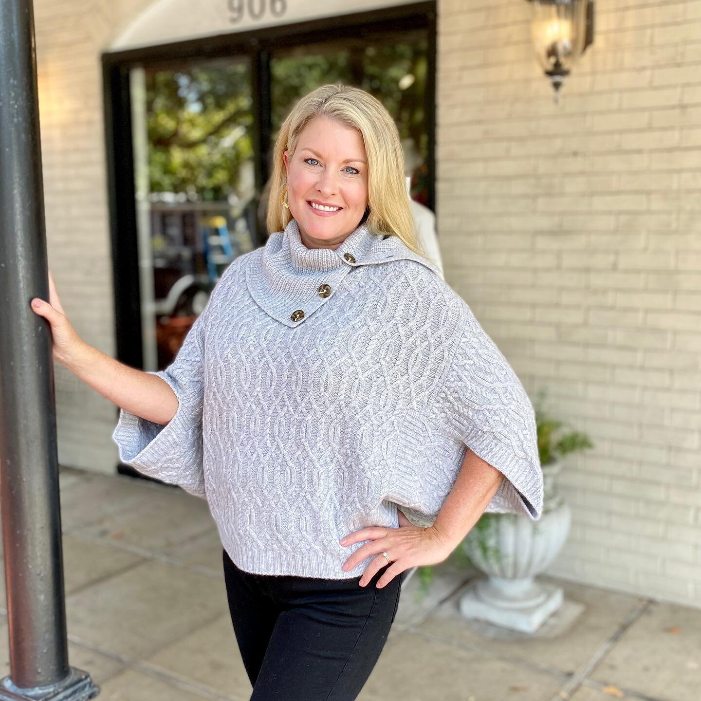 Happy 1st day of October!! 🎃🍂 #fall2020 #fallfashion #sweaterweather #thebaycollection #shopoceansprings