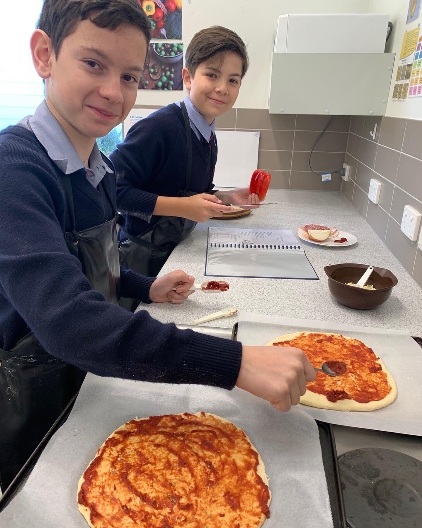The Year 8 students made their own pizza dough and pizzas as part of their Healthy Lunches unit. A great group of students who are super keen cooks who love to eat their creations! 
#southernvaleschristiancollege