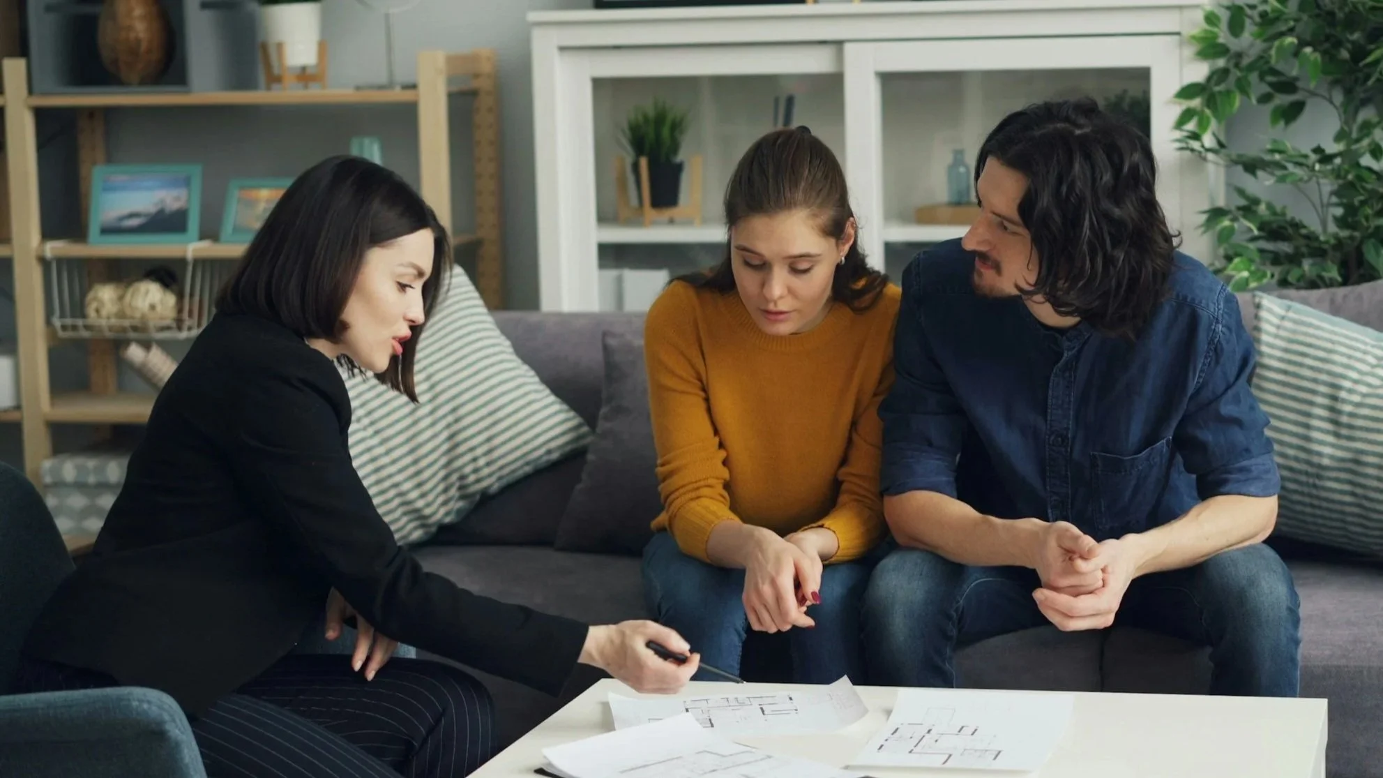 Couple in a therapy session with a therapist in Barrie